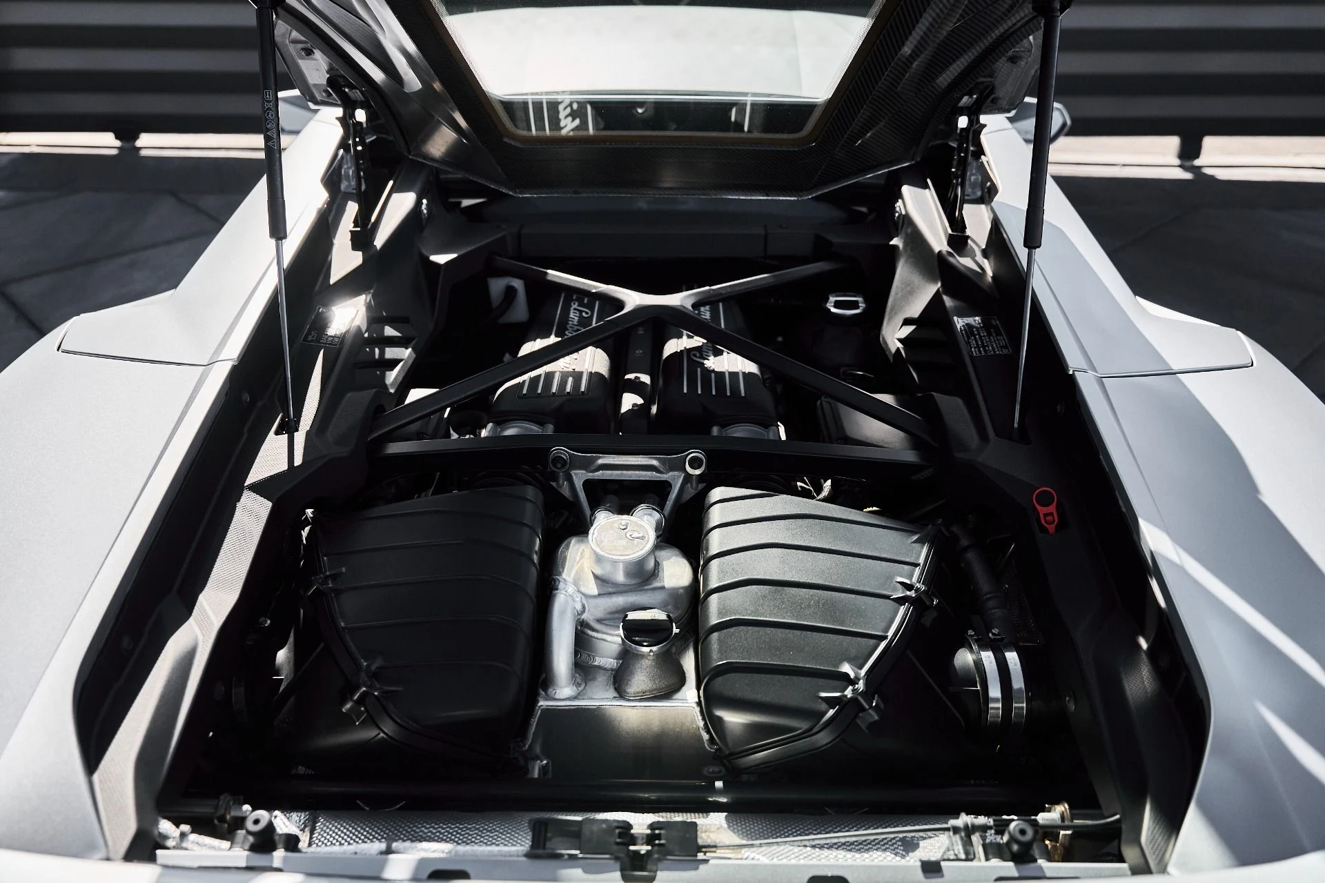 mph019_3322516950_Used_2023_Lamborghini_Huracan_Tecnica_Base_1777013680_9a68fca8d4