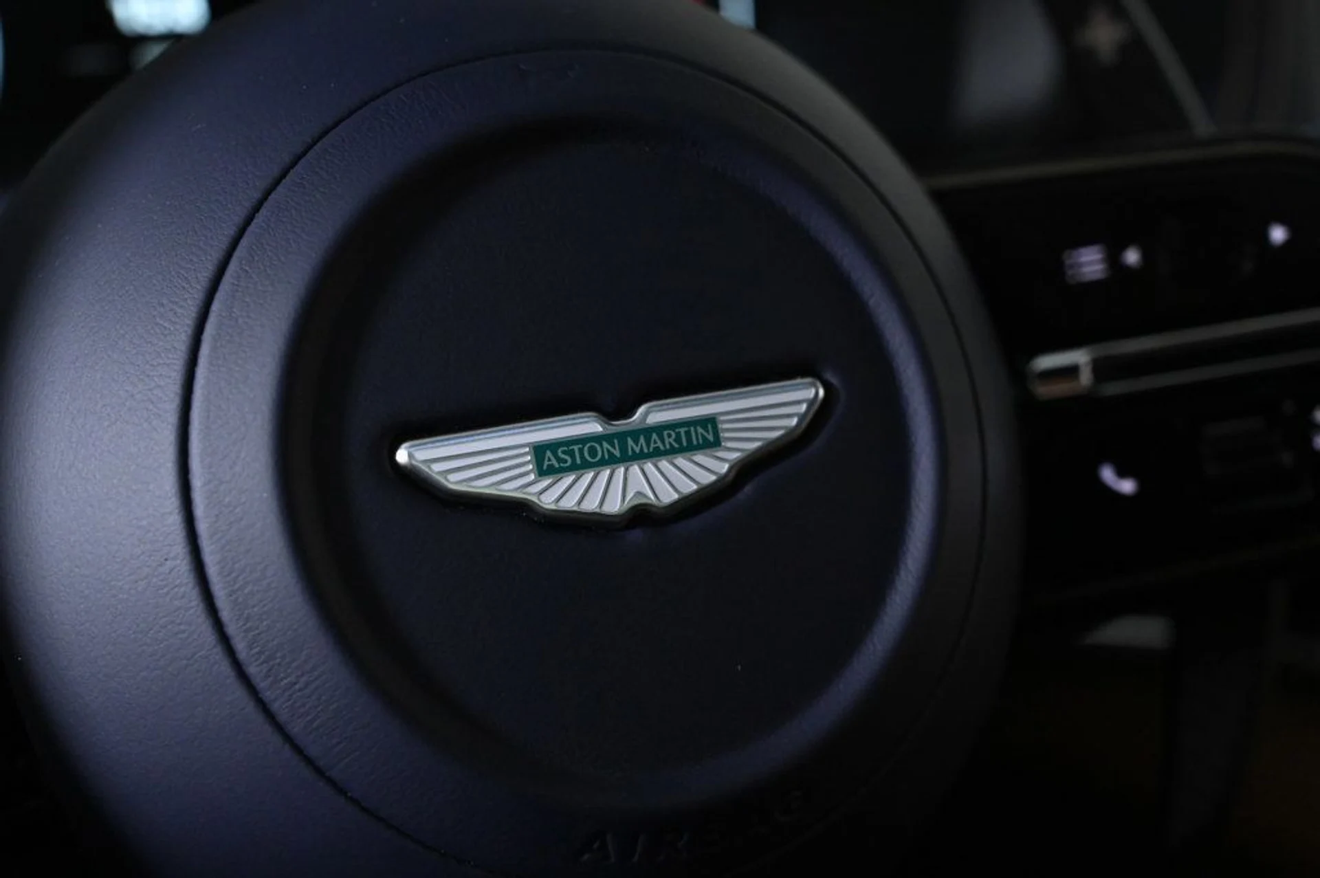 mph019_3326377311_new_2026_aston_martin_dbx_707awd_11350_22969414_19_1024_73a2622e41