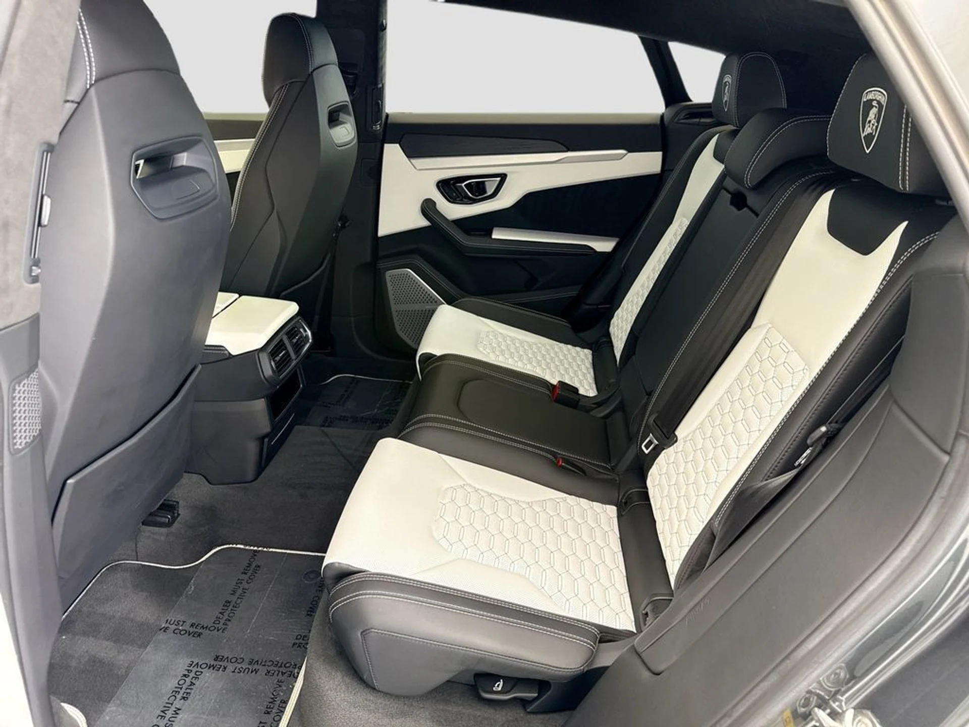 mph019_3333753589_used_2019_lamborghini_urus_awd_8119_23021211_20_1024_1705919150