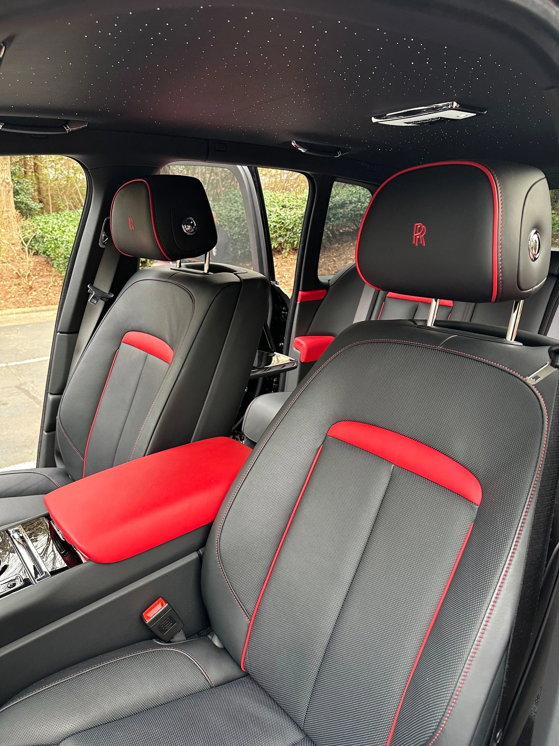 mph019_3341000684_Used_2025_Rolls_Royce_Cullinan_1764879827_7abd8f1558