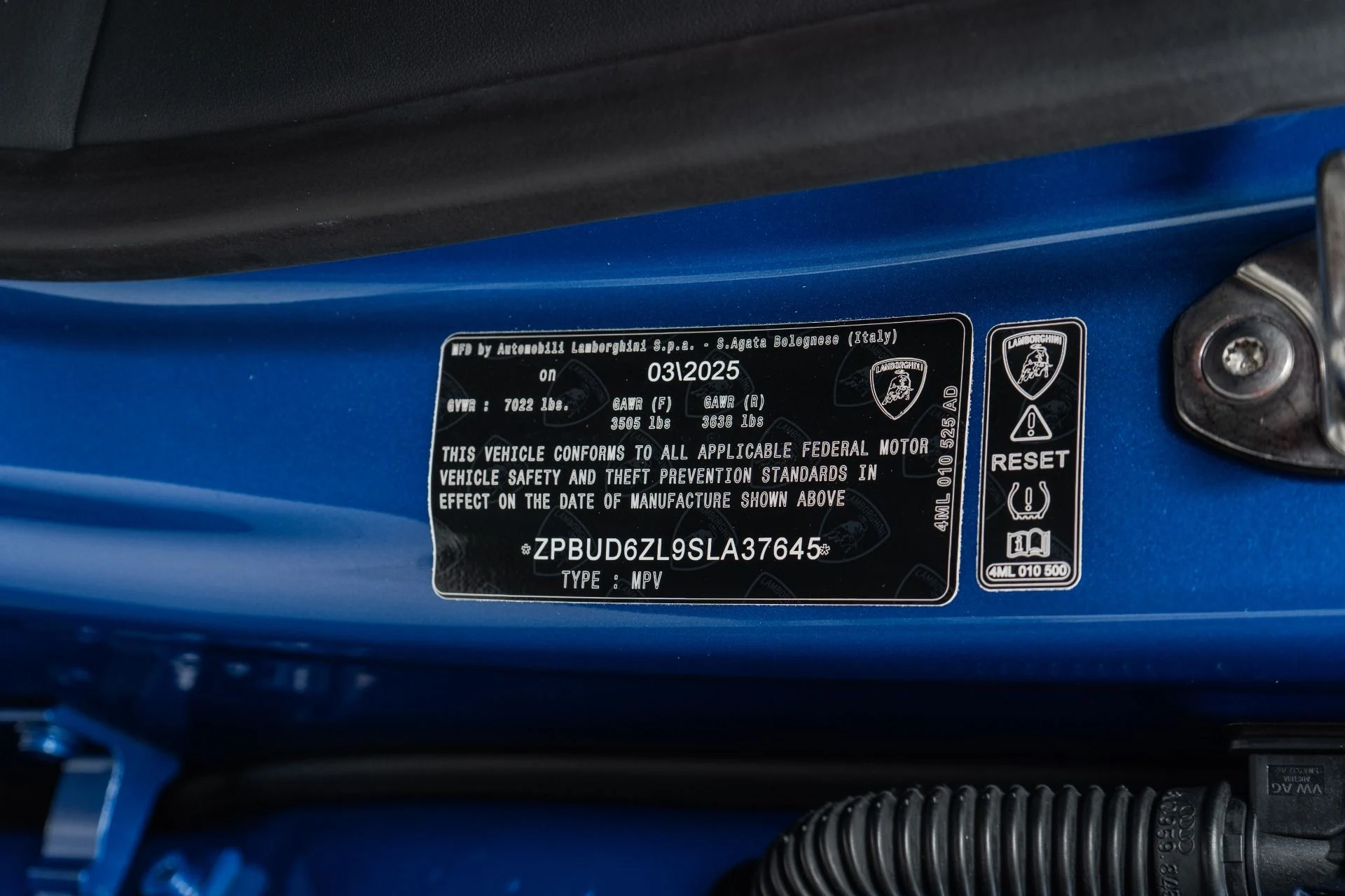 mph019_3349743653_Used_2025_Lamborghini_Urus_SE_Bang_and_Olufsen_Audio_Two_Tone_Interior_789_Horsepower_1773150487_eaa40da693