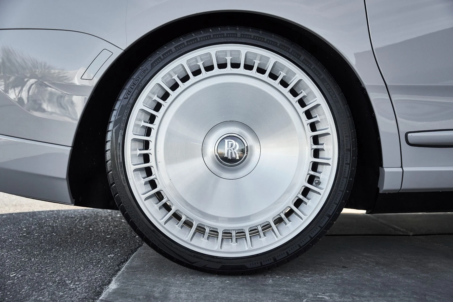 mph019_3349777376_Used_2025_Rolls_Royce_Cullinan_1766456607_8fafc44151