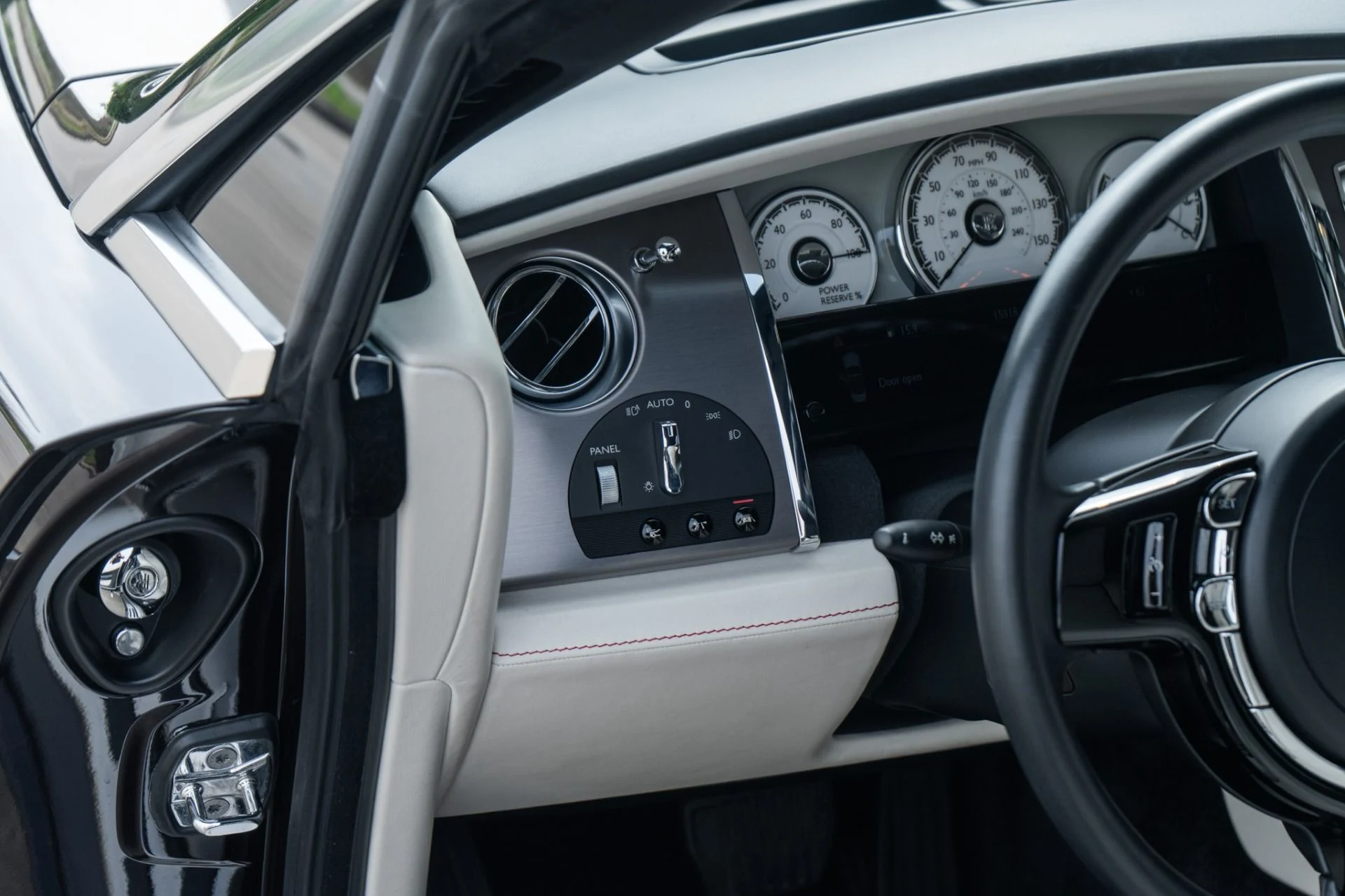 mph019_335072411_Used_2017_Rolls_Royce_Dawn_1771784248_61c4b2c8d2