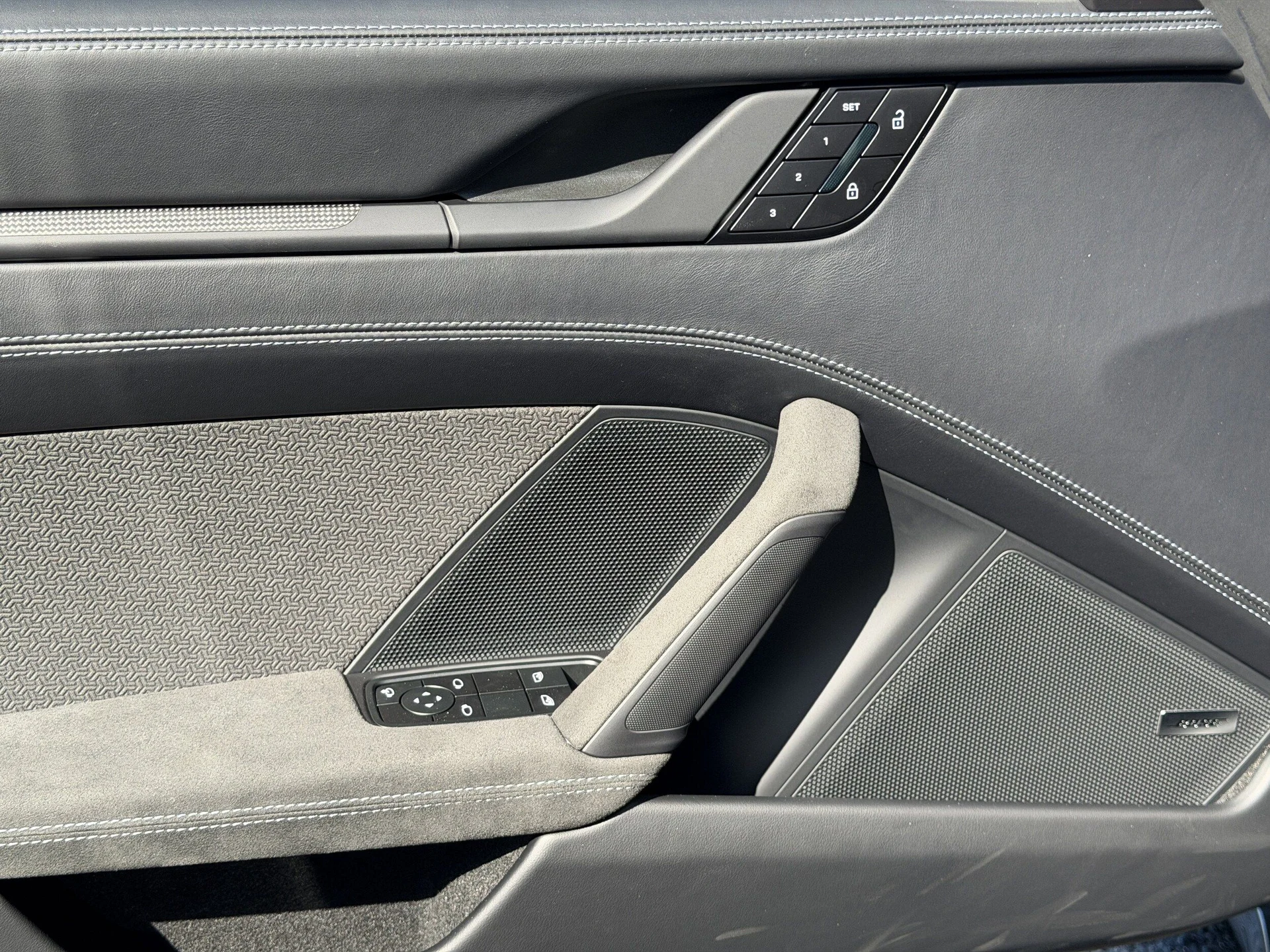 mph019_3351543817_0b2c0f77cd6ce7dff28c5aef926a12c9x_2c82137c0d