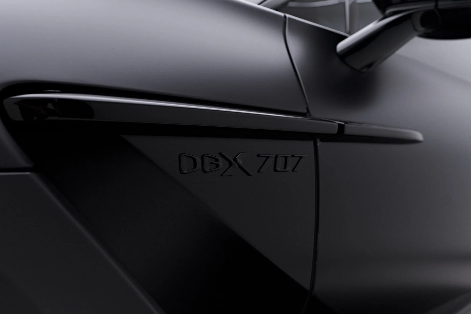 mph019_3352231123_Used_2023_Aston_Martin_DBX_707_1754786768_85894309e7