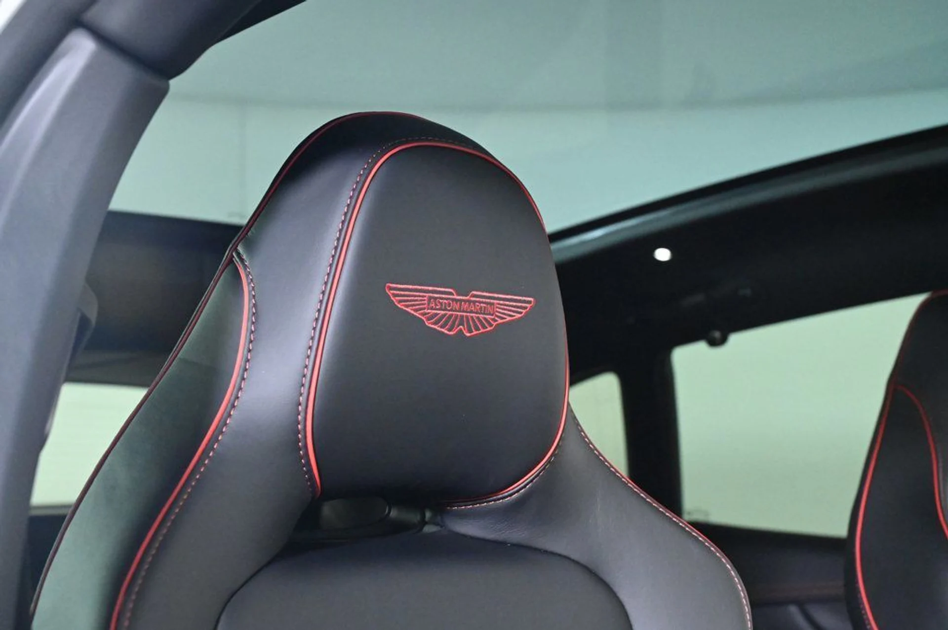 mph019_3356137854_new_2026_aston_martin_dbx_707awd_11350_22972758_20_1024_90468629bd