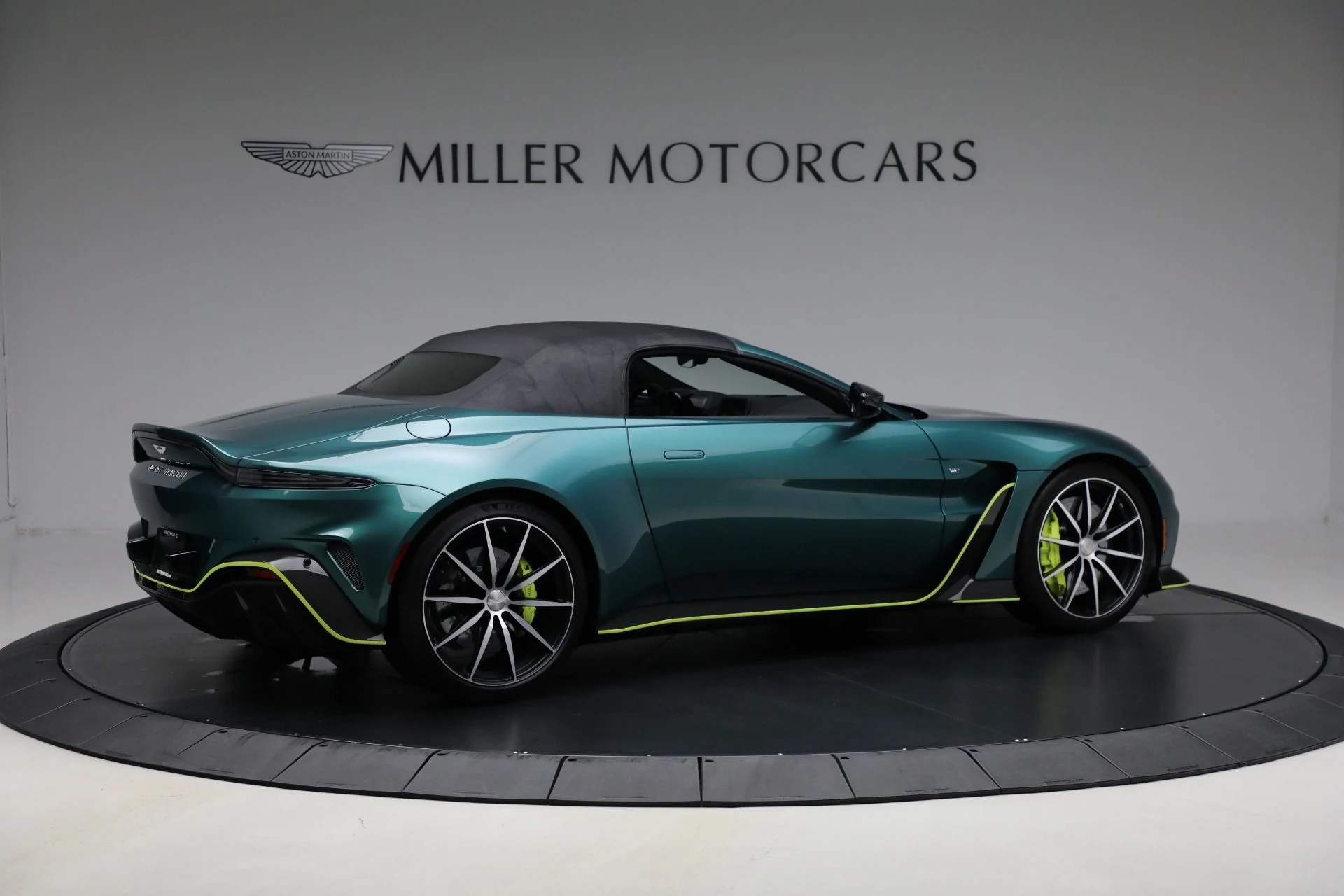 mph019_3400219356_Used_2023_Aston_Martin_Vantage_V12_c29aa241da