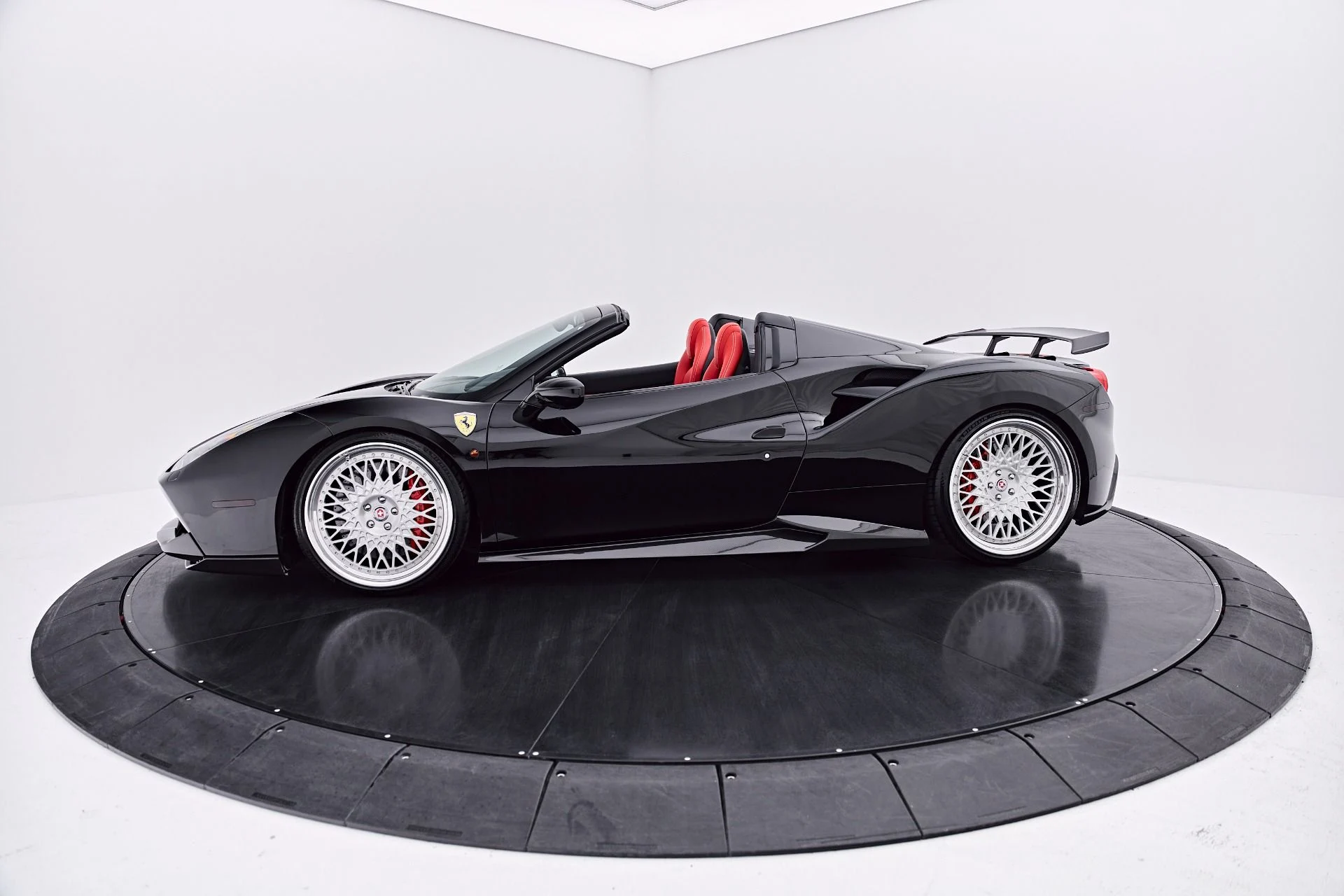 mph019_3410497279_Used_2018_Ferrari_488_Spider_Base_1786671608_1c517efa35
