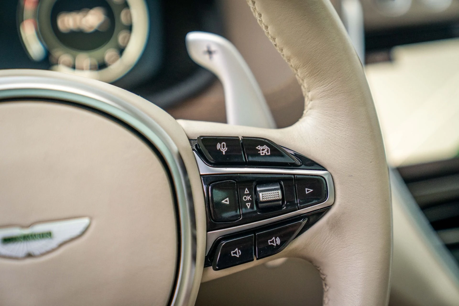 mph019_3412717867_Used_2021_Aston_Martin_DBX_Special_Commission_Arden_Green_paint_Renntech_Exhaust_1765215375_adf0f66149