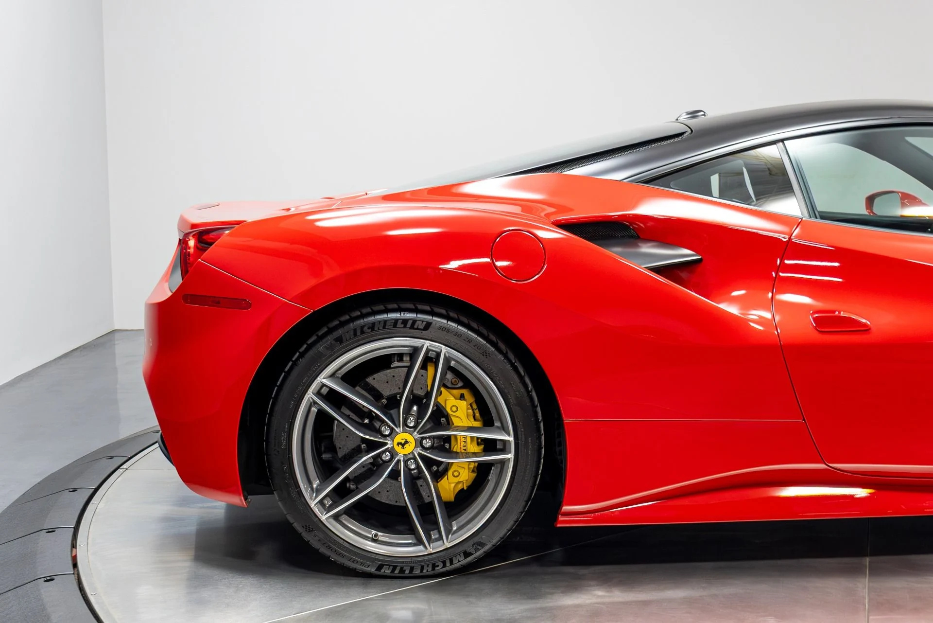 mph019_3413006070_Used_2018_Ferrari_488_GTB_1775864640_aa3497525c