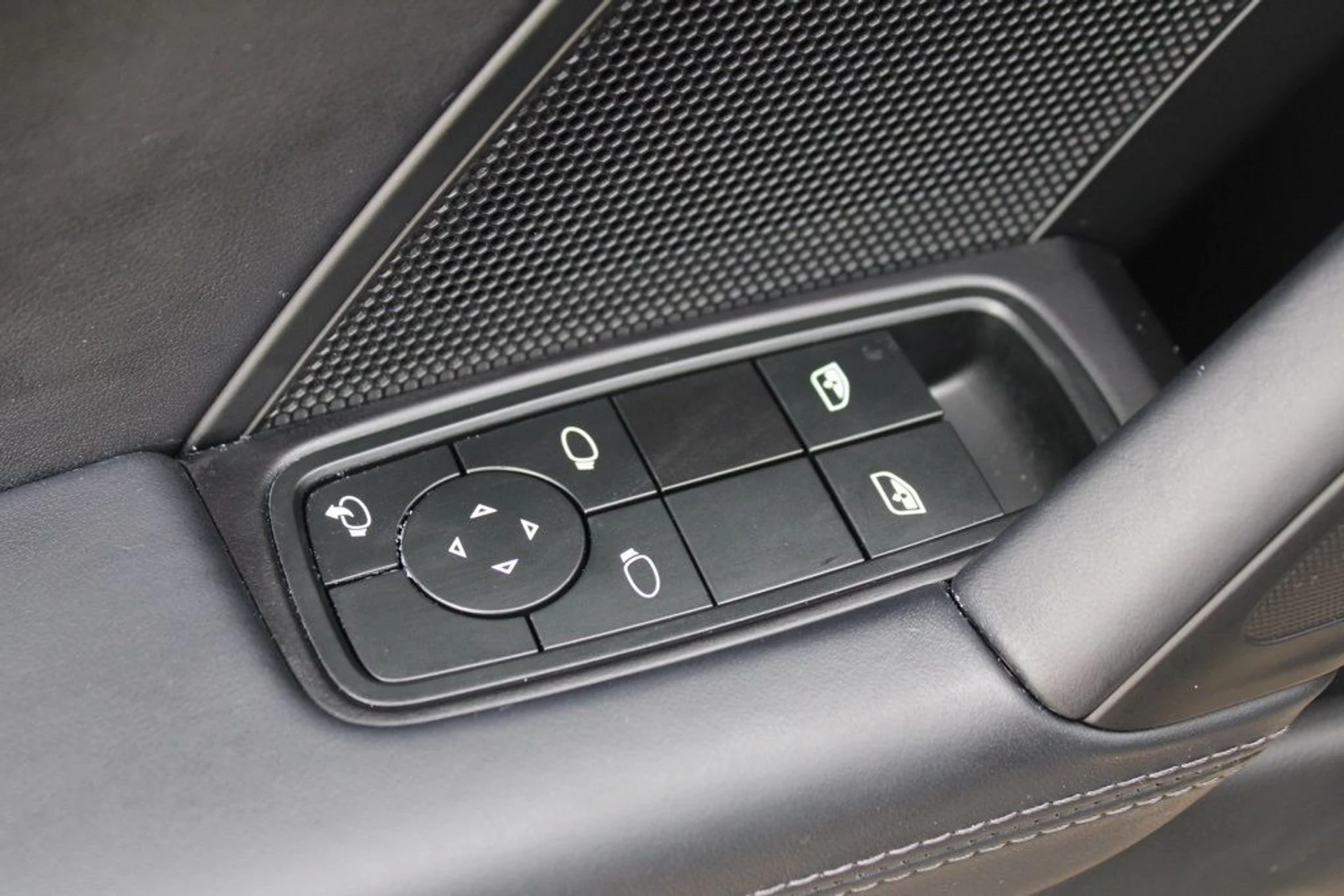 mph019_3419589646_a2e29b8bec9e0a41b08c8117a0172bb3_d231ddcaed