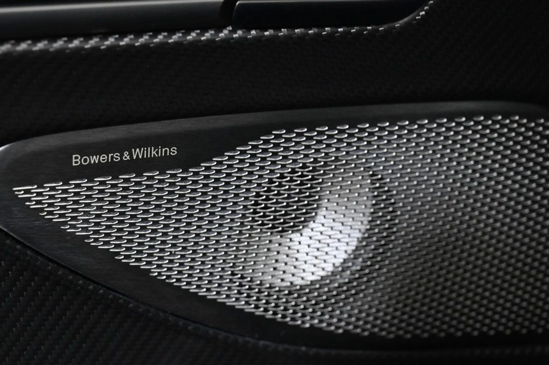 mph019_3423422087_new_2026_aston_martin_vanquish_volante_11350_22943643_19_1024_003a9fee28