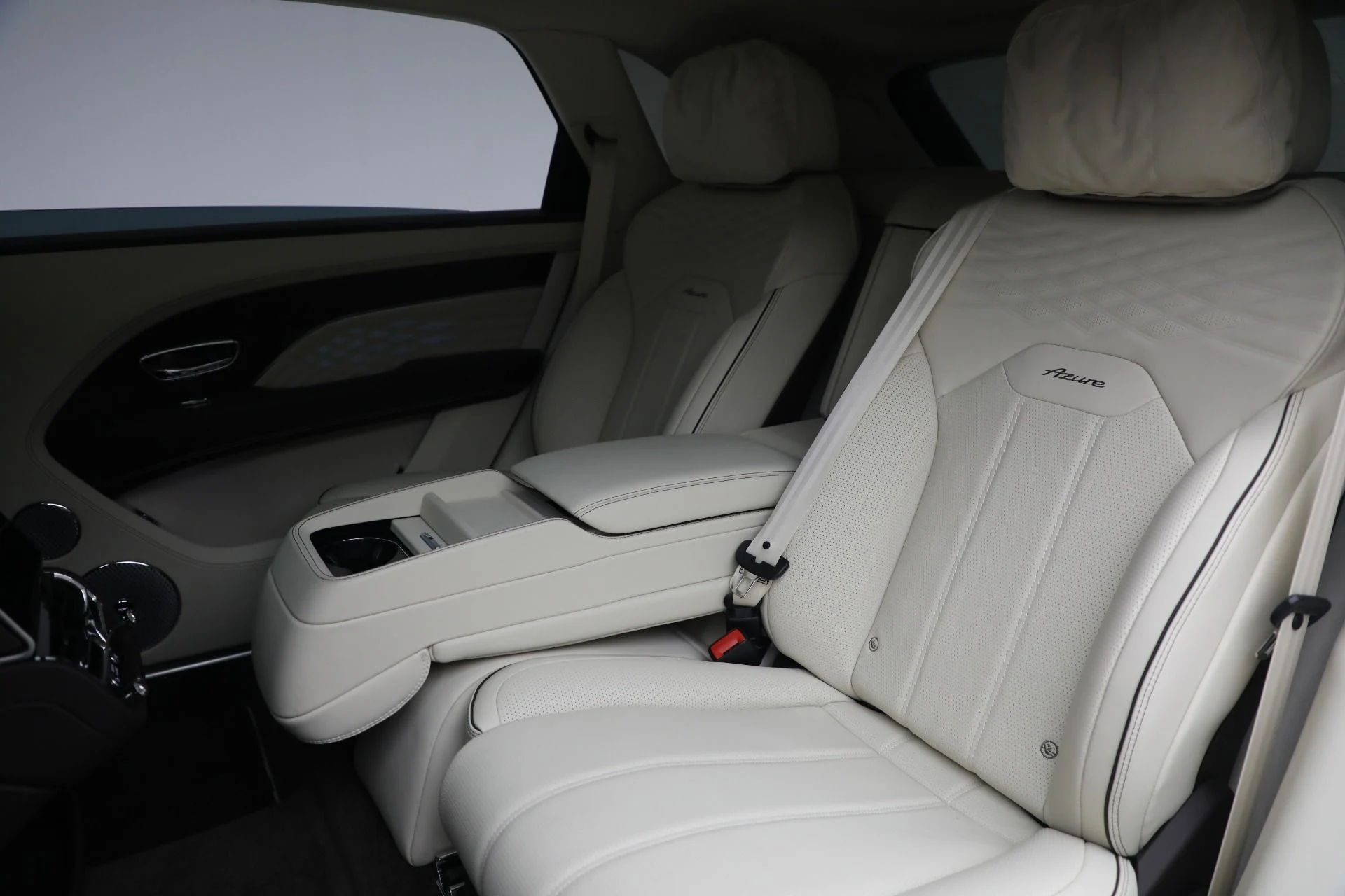 mph019_3429170727_Used_2024_Bentley_Bentayga_EWB_Azure_V8_42c8e305e2