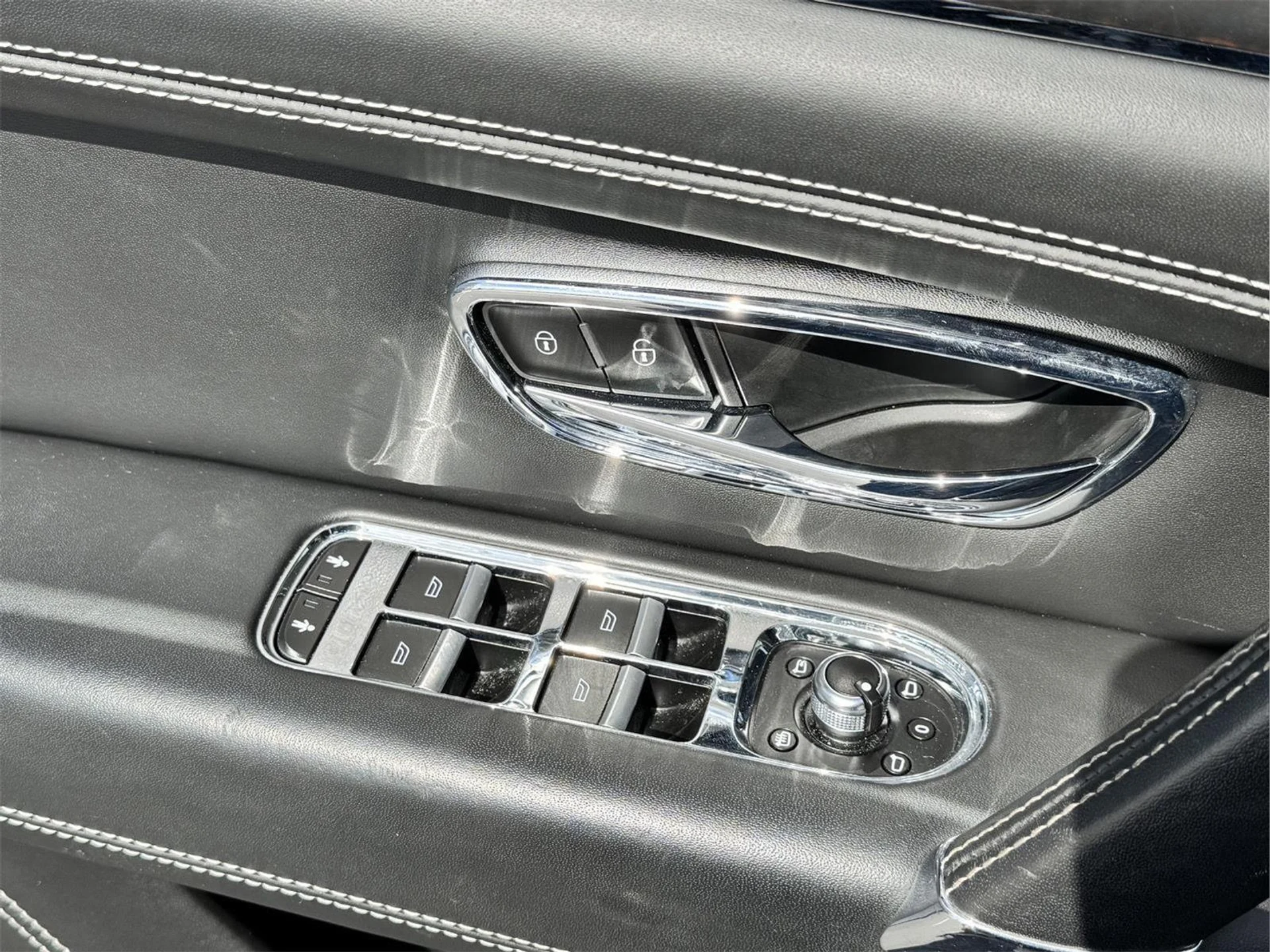 mph019_3431384771_23382a0f3d3d2d52351f1df63b0c4111_2ab53f656a