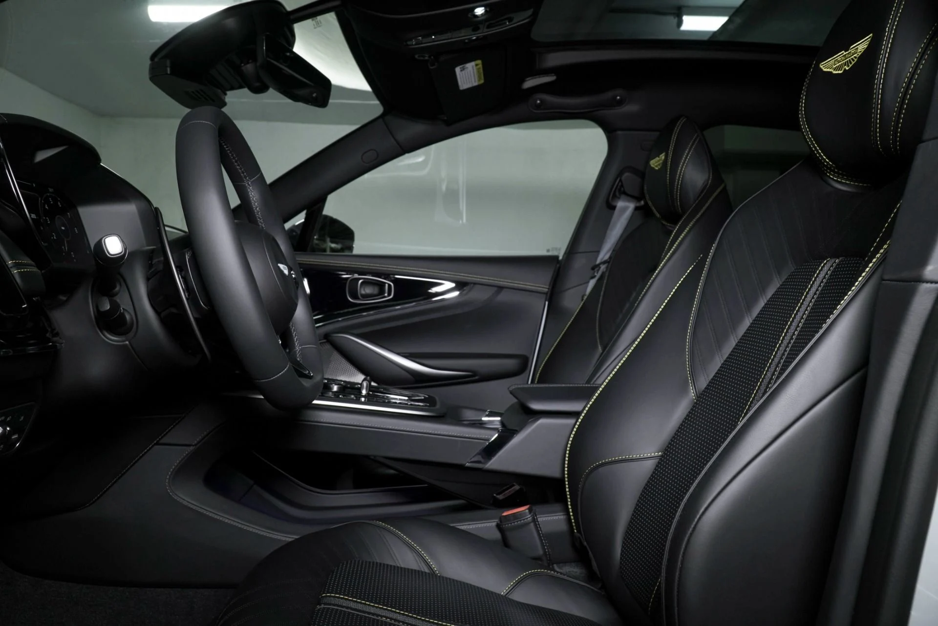 mph019_3432376580_New_2026_Aston_Martin_DBX_707_1767899119_27f8b2f7dd