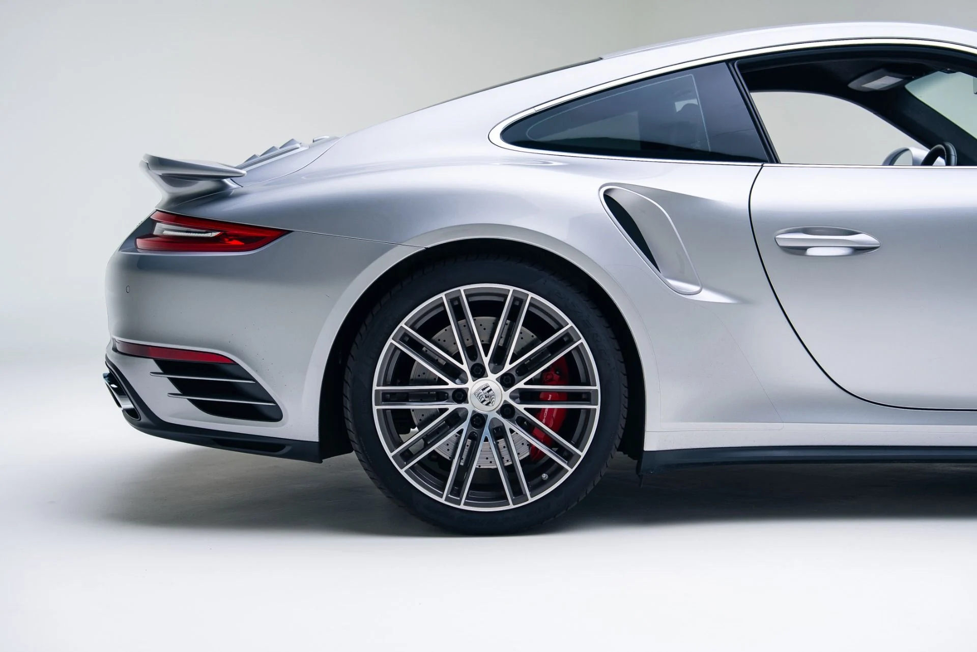 mph019_3441321986_Used_2018_Porsche_911_Turbo_1765307368_8680ba01e5