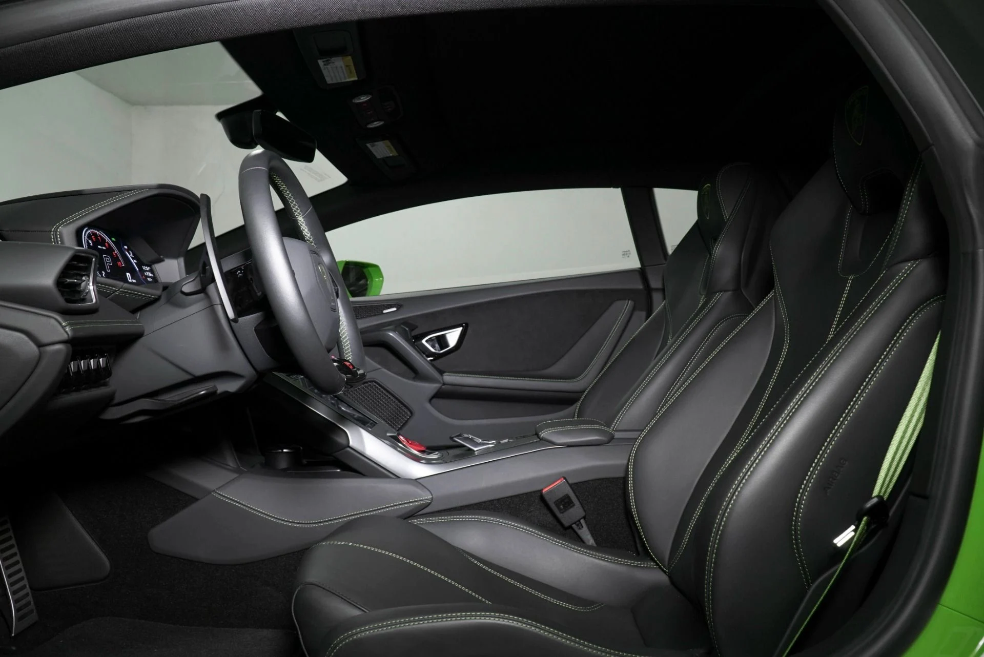 mph019_3444310839_Used_2022_Lamborghini_Huracan_EVO_1774468302_508d70c407