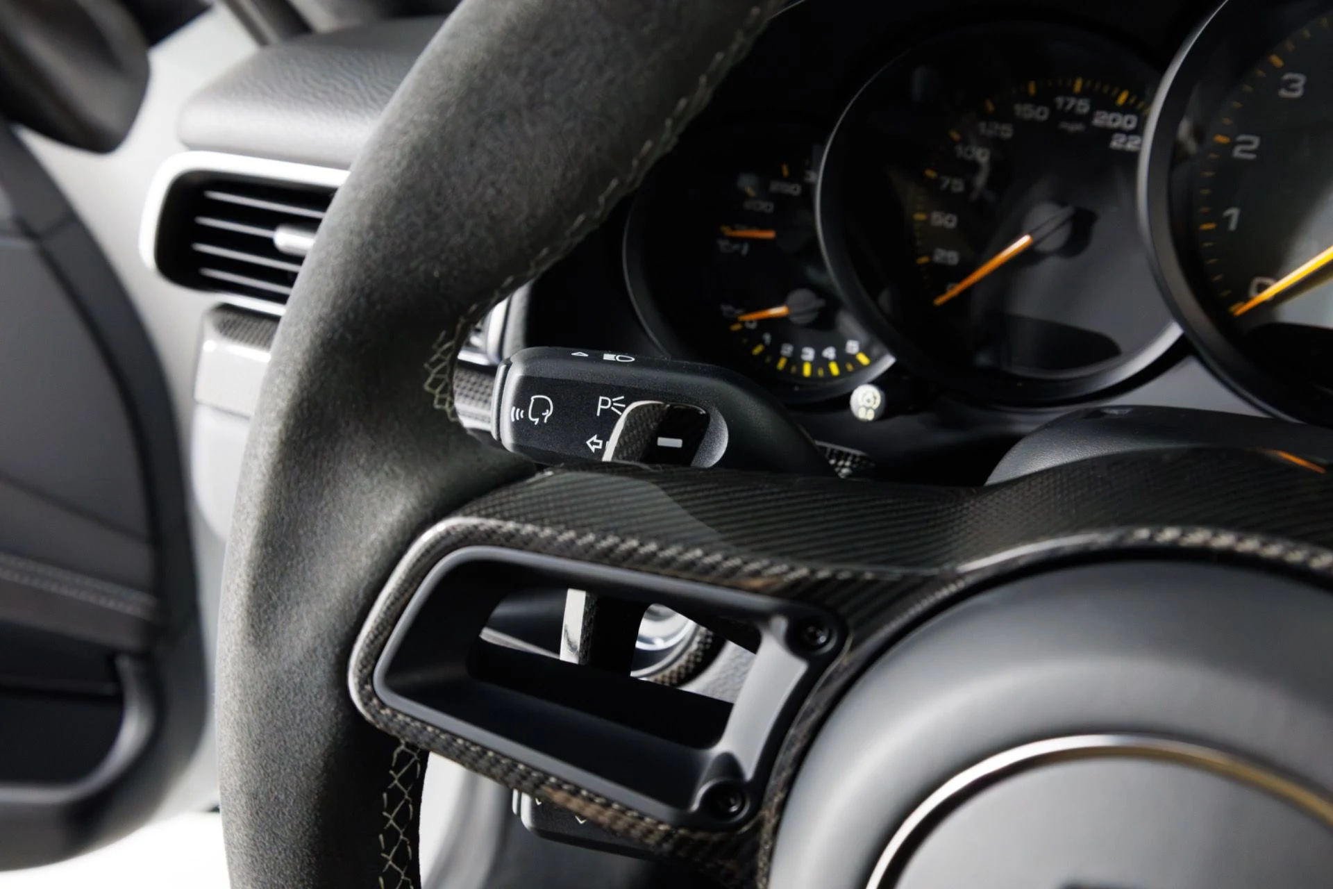 mph019_3462130136_Used_2019_Porsche_911_GT_3_RS_1774651725_49d0261ffa