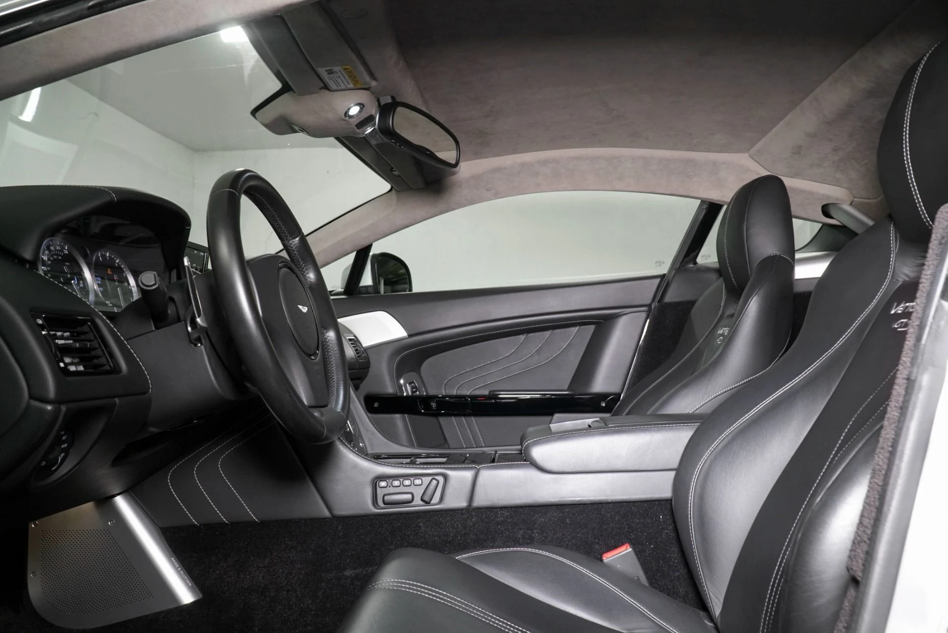 mph019_3476982357_Used_2016_Aston_Martin_V8_Vantage_S_1775836996_6e70a90b94