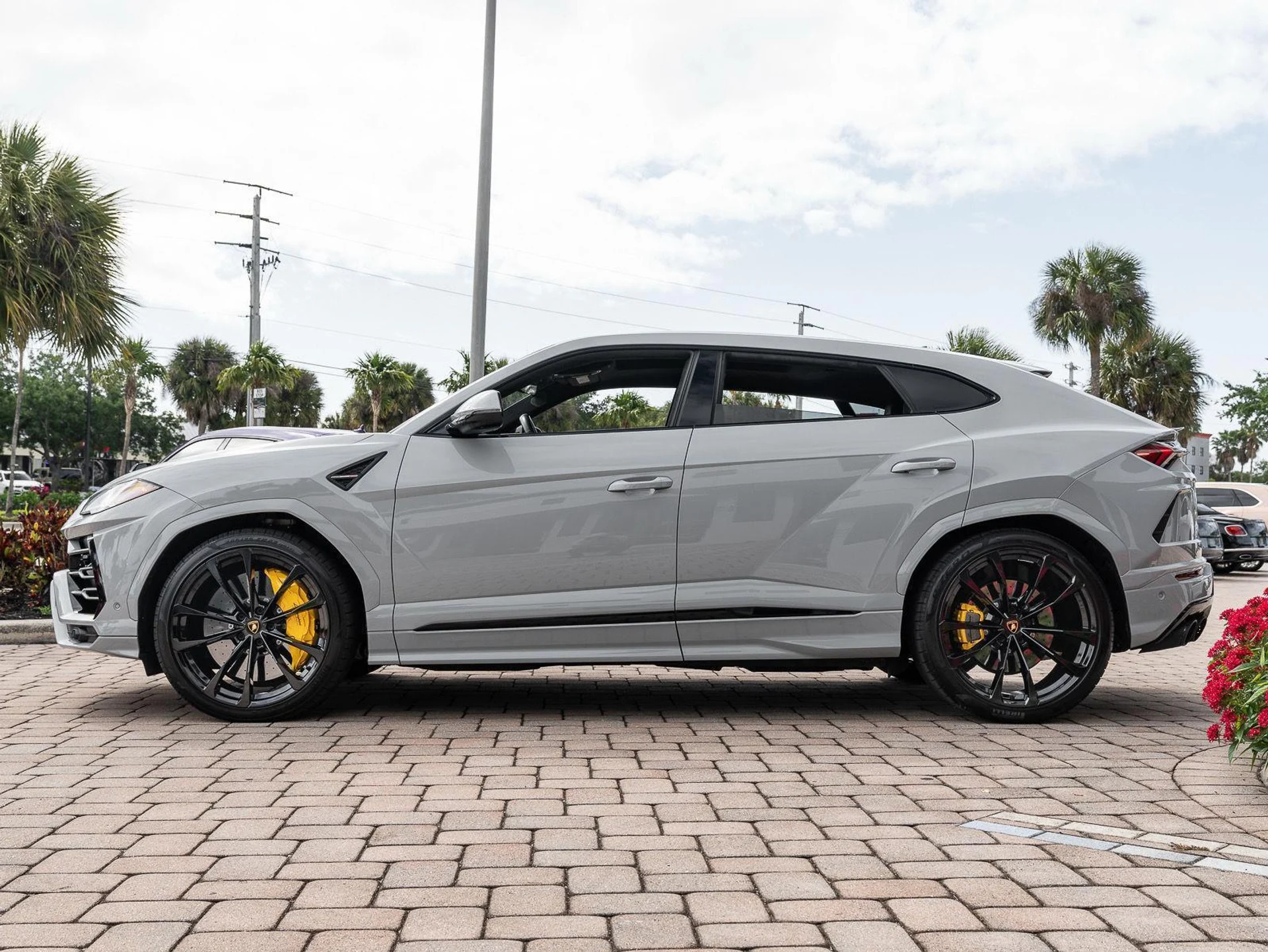 mph019_3485374704_Used_2022_Lamborghini_Urus_AWD_1777086169_73d5d7e5ed