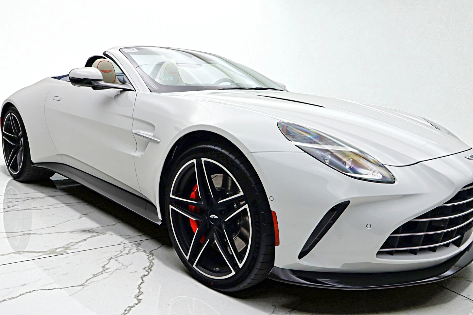 mph019_3488785159_New_2026_Aston_Martin_Vantage_Roadster_b129a99e0d