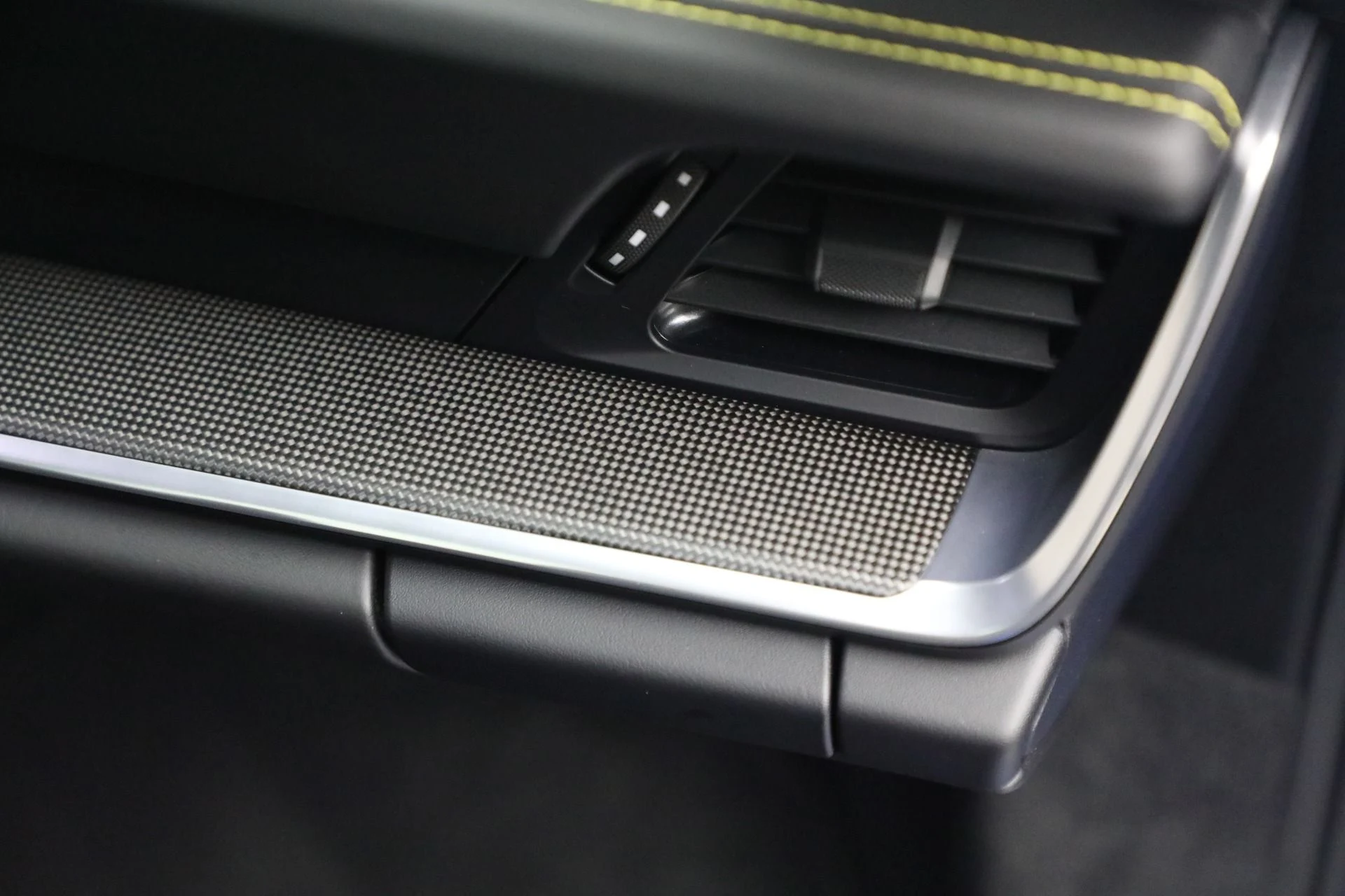 mph019_3490355641_Used_2022_Porsche_911_Turbo_S_1773502878_cf199ada18