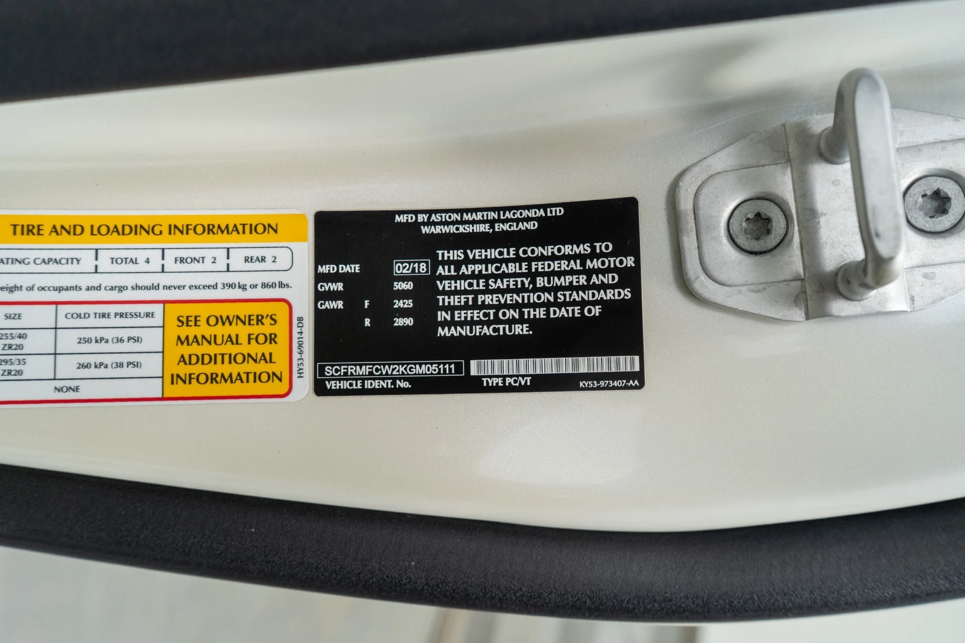 mph019_3494669194_Used_2019_Aston_Martin_DB_11_Volante_1760477407_5e27213be4