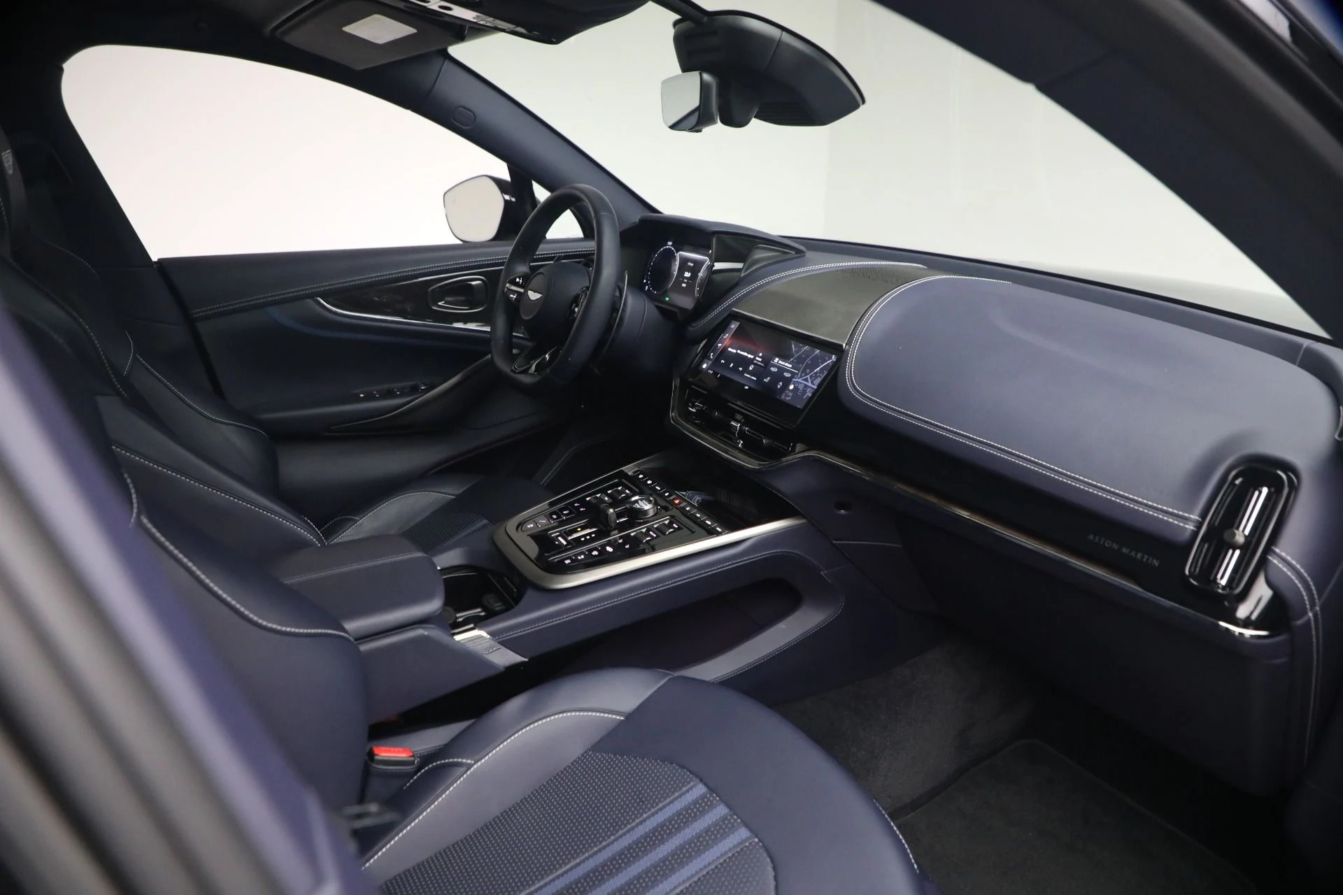 mph019_3499438731_Used_2025_Aston_Martin_DBX_707_1782252692_91d7e171c2