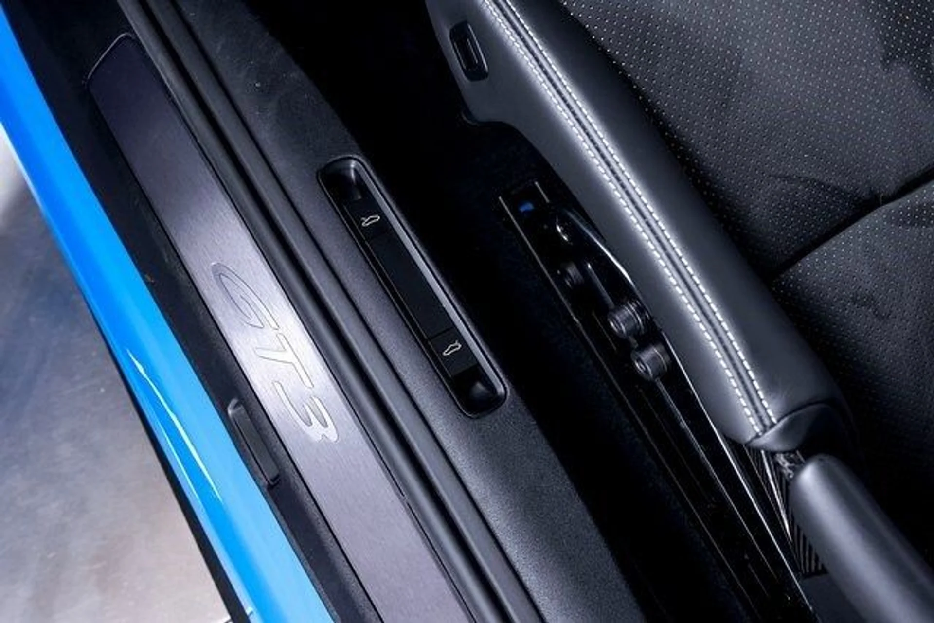 mph019_3503490615_32eaaf12c6f25cc5c3cc0791b078dd3bx_bdd4f908bd