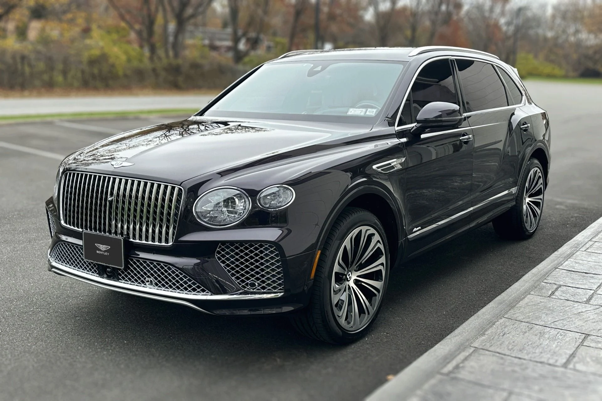 mph019_3509971249_Used_2024_Bentley_Bentayga_EWB_Azure_V8_1763042894_2e73dbe923