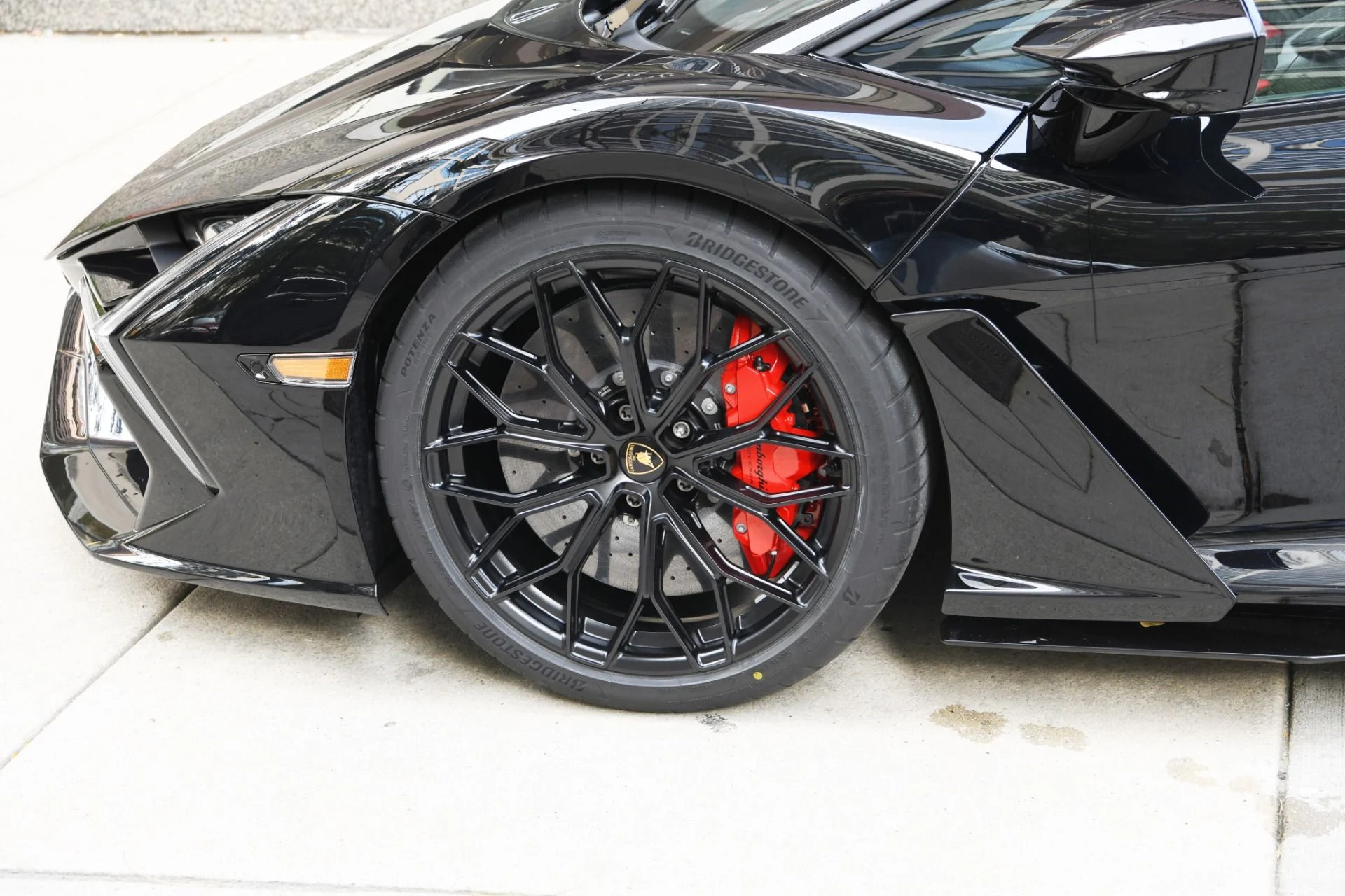 mph019_3512093617_Used_2024_Lamborghini_Revuelto_1730140456_9caaa5a4fd