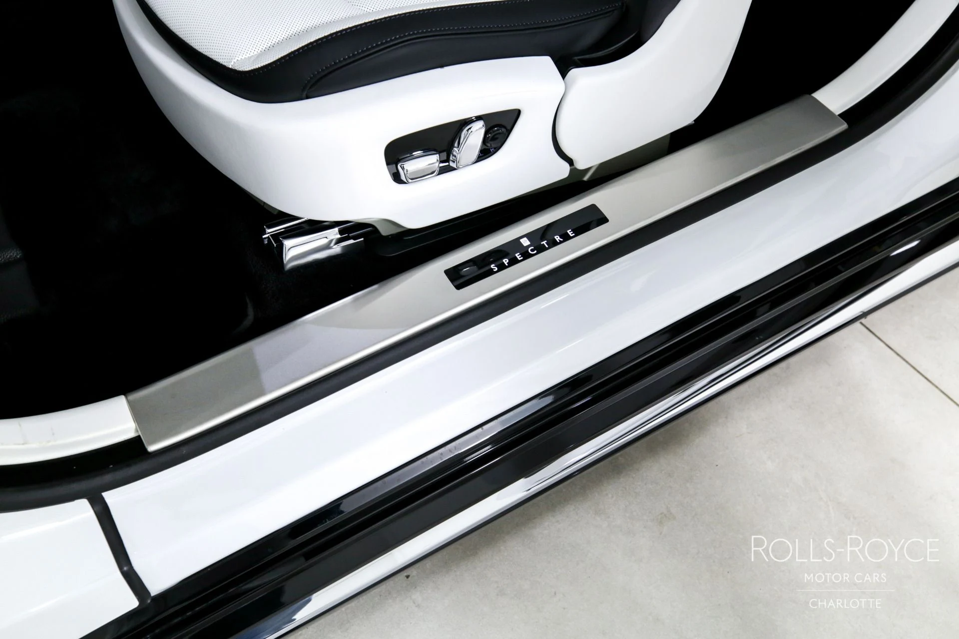mph019_3522908464_Used_2024_Rolls_Royce_Spectre_1712872063_ad9f2bc0a4