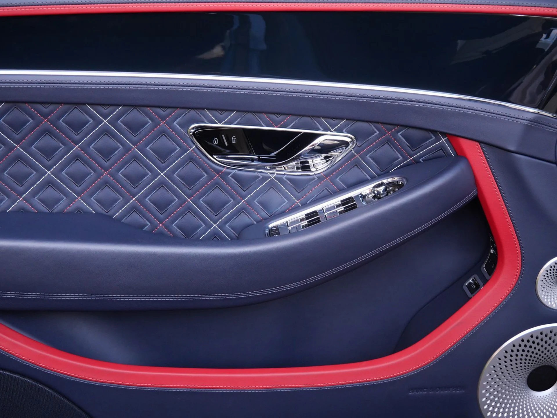 mph019_3524610532_80b3b006b3af11c0ba6f2120b0fc7b5cx_966a8e66c9