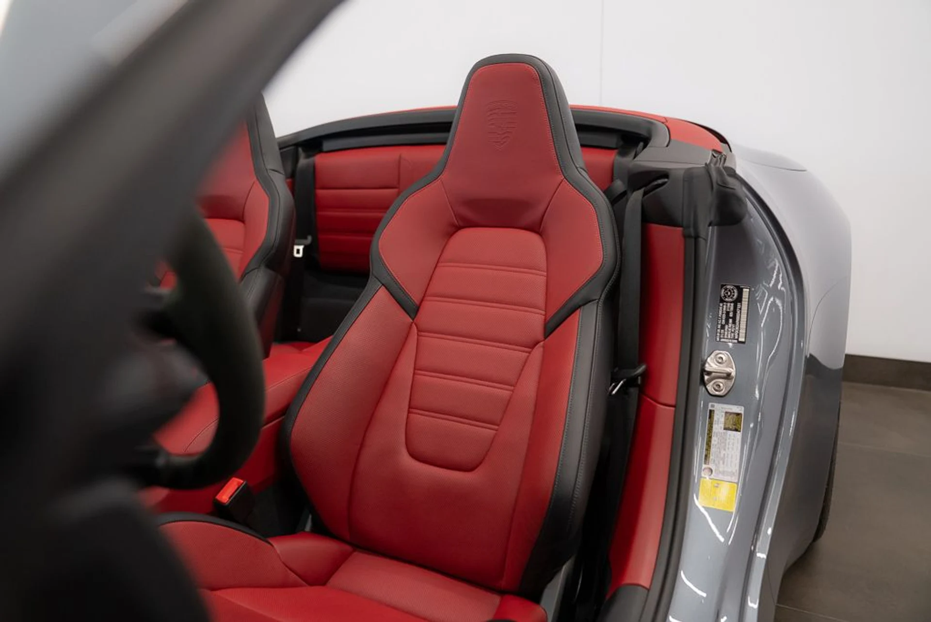 mph019_3532997244_porsche_911_2025_jpg_v_1776180195_3efbd79f32