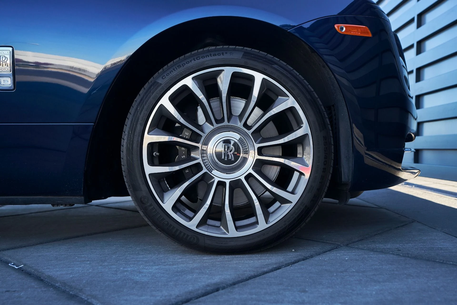 mph019_3535622701_Used_2018_Rolls_Royce_Dawn_1764124343_9ece159dd5