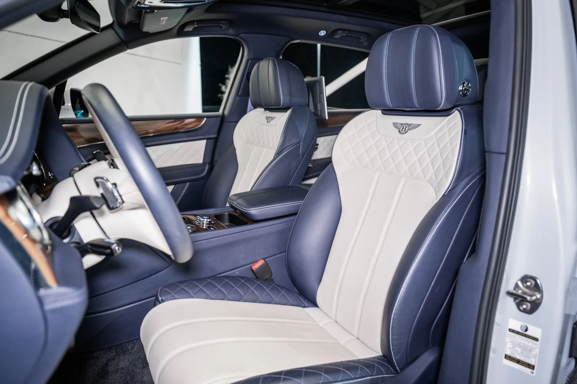 mph019_3547496353_Used_2019_Bentley_Bentayga_V8_1759420865_db814001a7