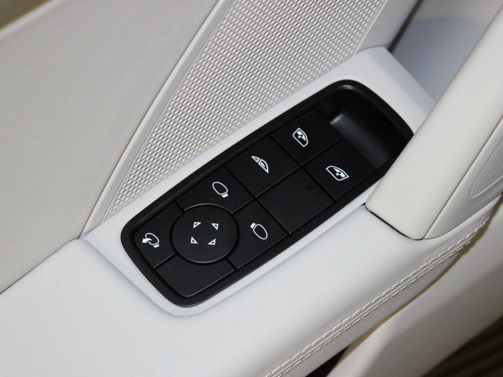 mph019_3559262456_20_0a1e2db358