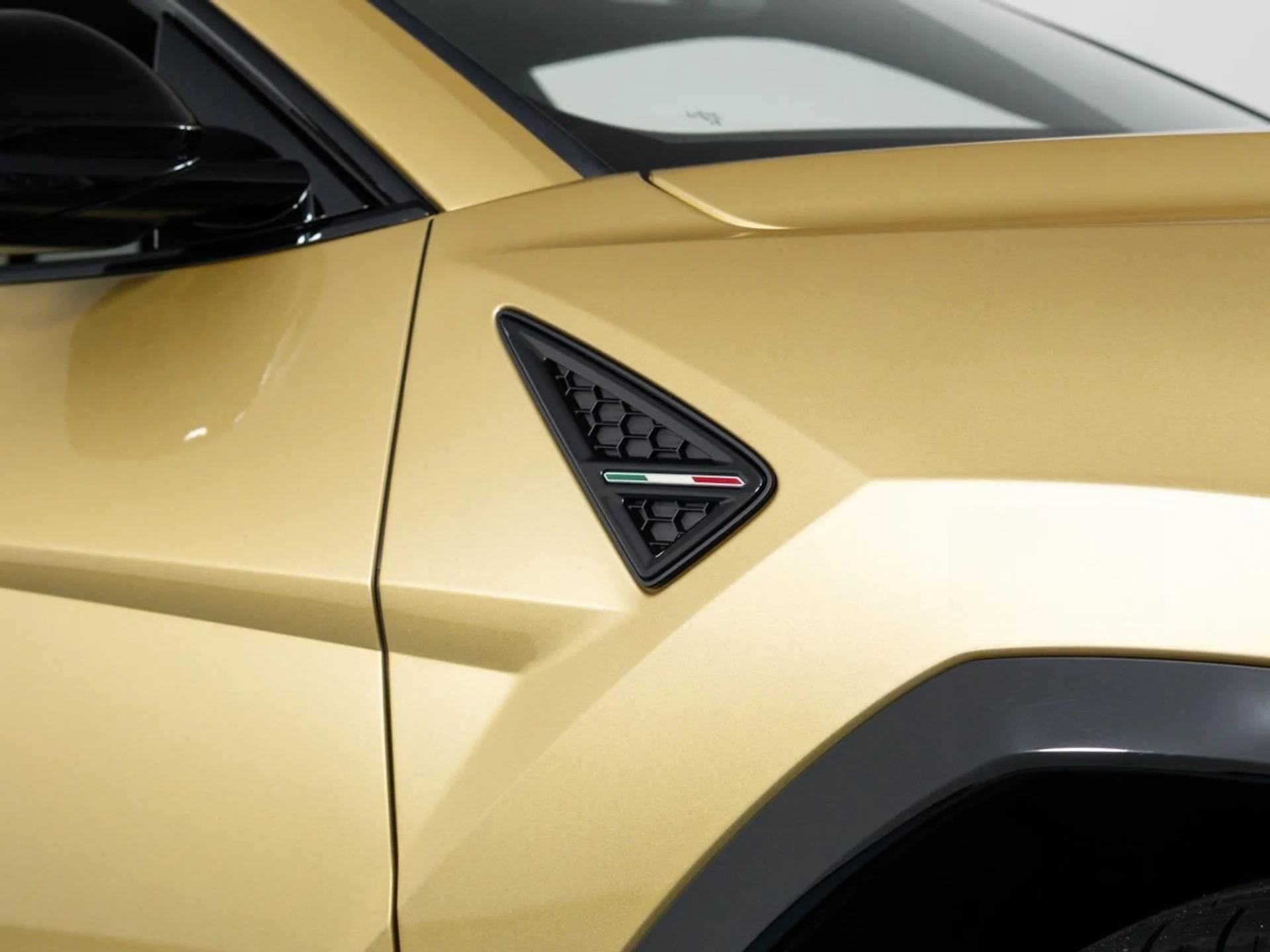 mph019_3565124771_Used_2023_Lamborghini_Urus_S_1785169230_dfac2eae17