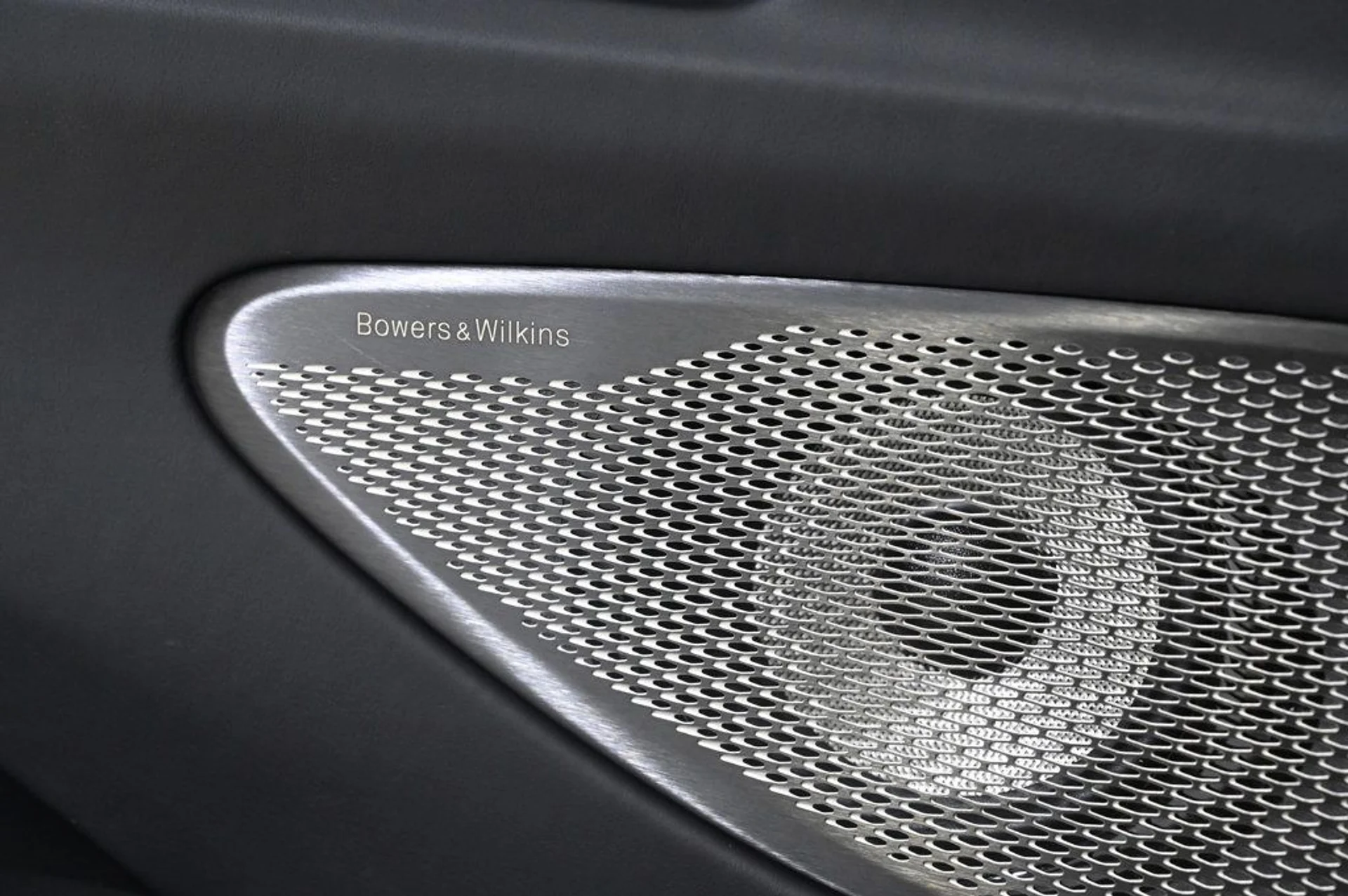 mph019_3569600059_new_2026_aston_martin_vantage_roadster_11350_22950965_19_1024_ff448f8877