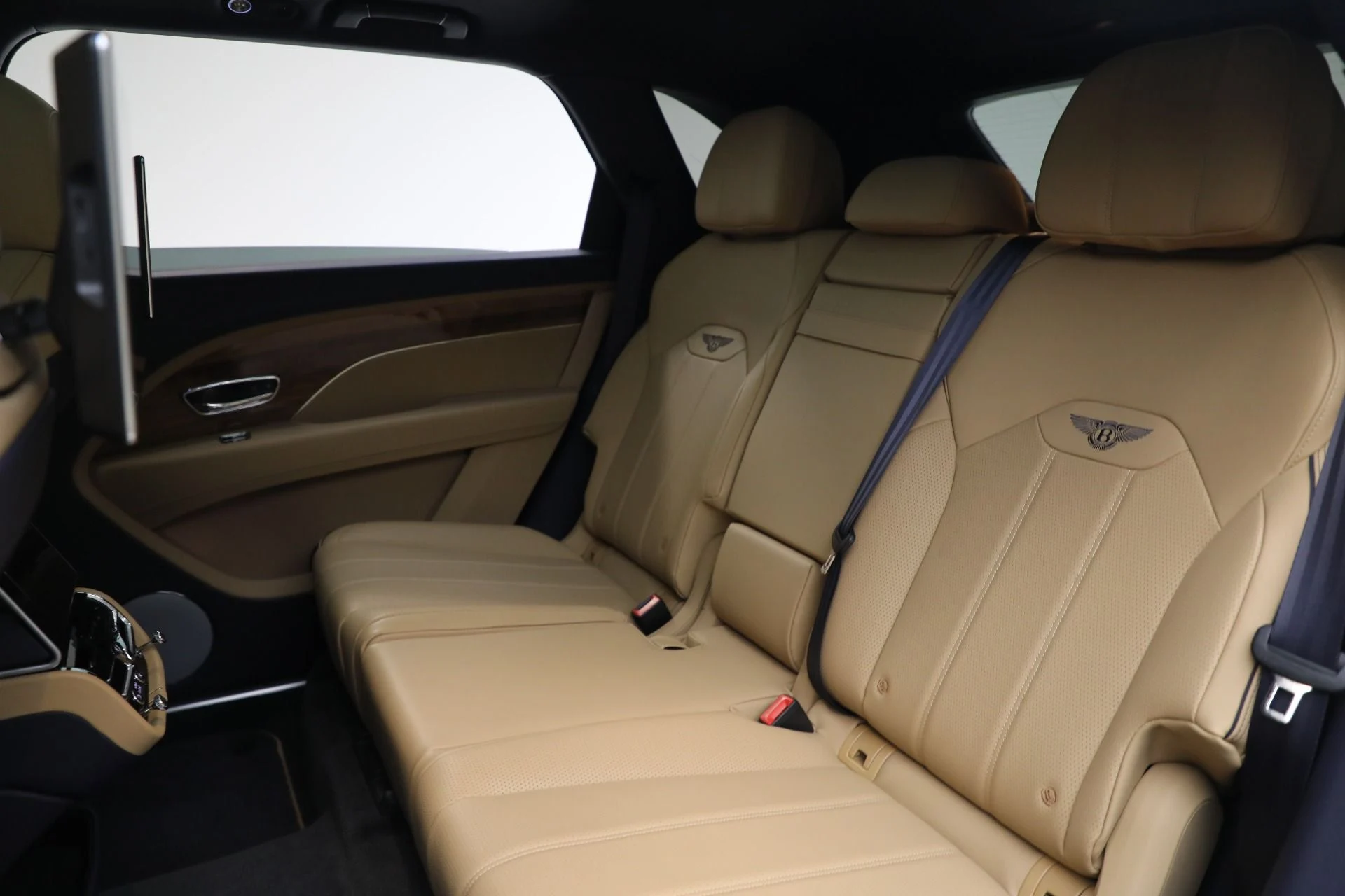 mph019_3574362542_Used_2024_Bentley_Bentayga_EWB_V8_33d3f569eb