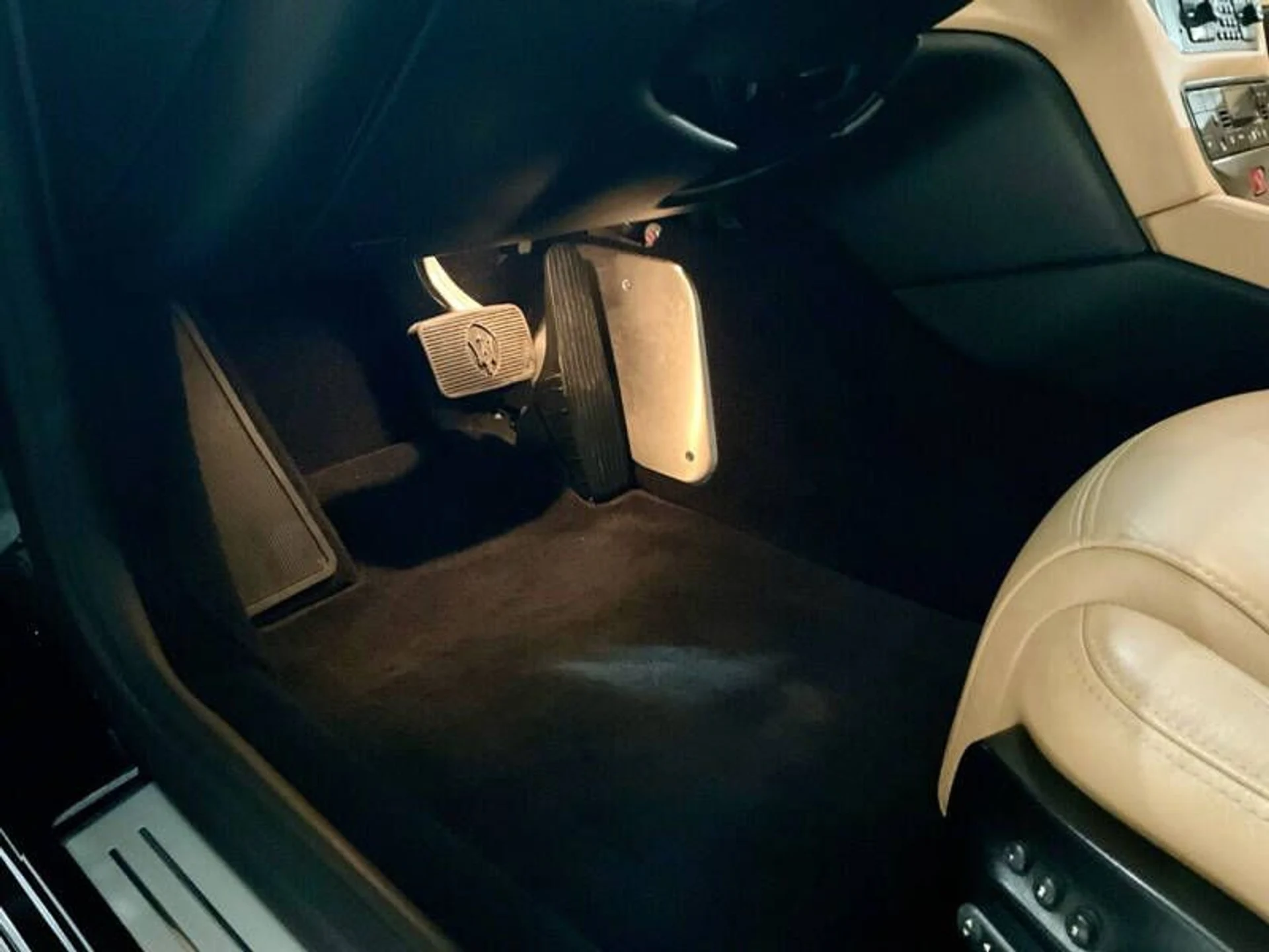 mph019_3582944262_2008_maserati_granturismo_base_2dr_coupe_f1830d298b