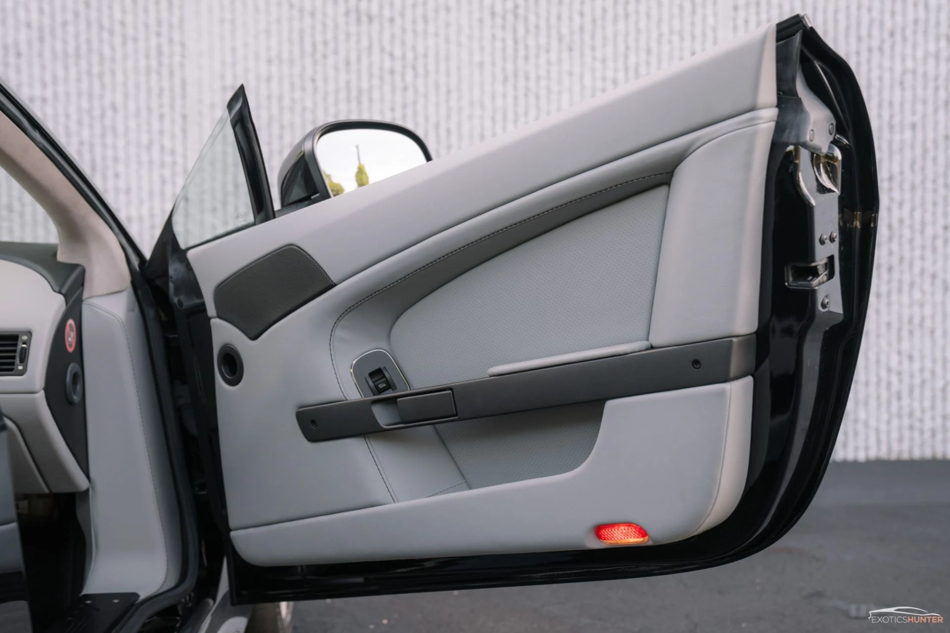 mph019_3588174302_Used_2015_Aston_Martin_V8_Vantage_GT_6_Speed_w_Argento_Grey_Interior_1746627937_122c97ef90