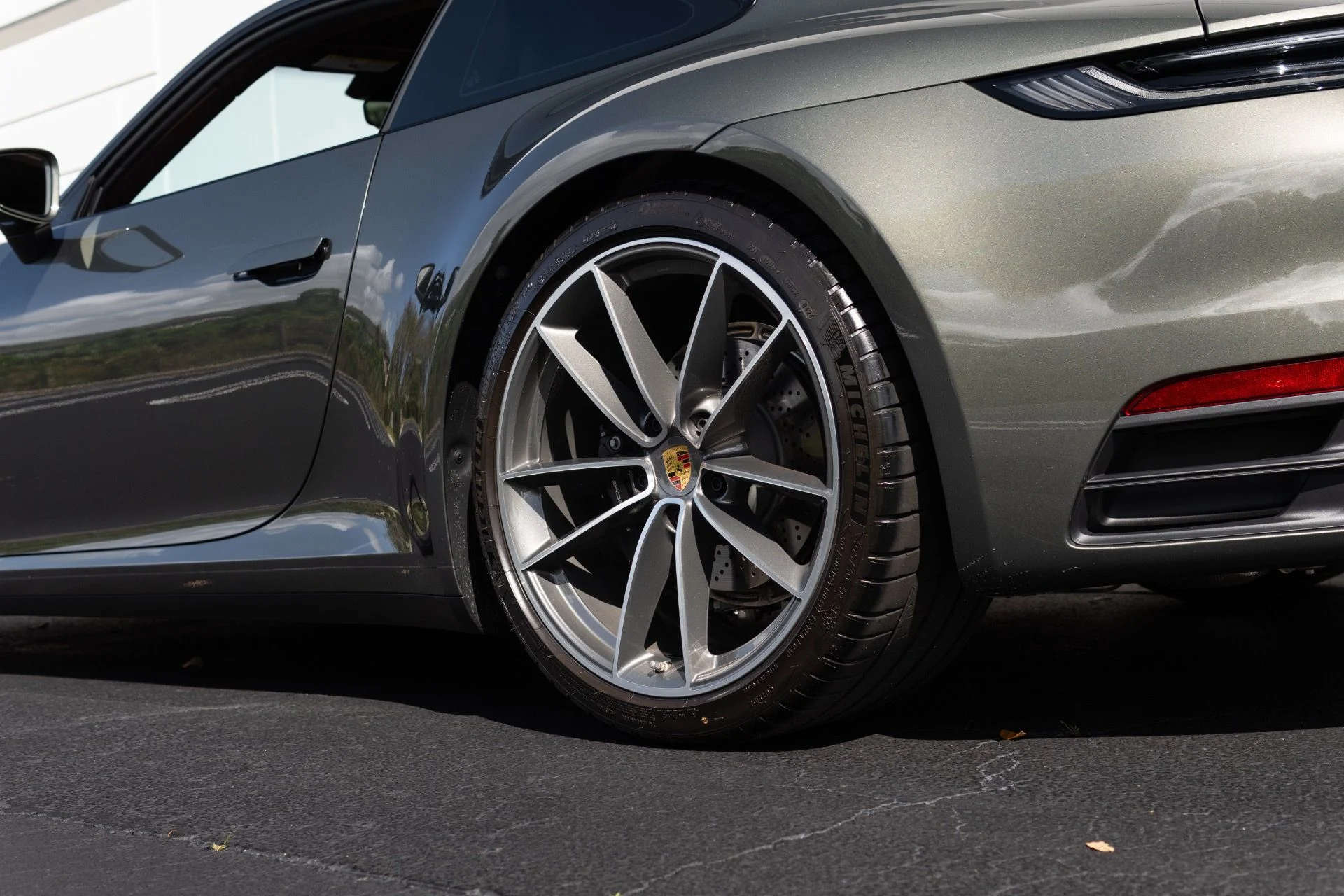 mph019_3593491723_Used_2024_Porsche_911_Carrera_1772817618_5da9ababa1