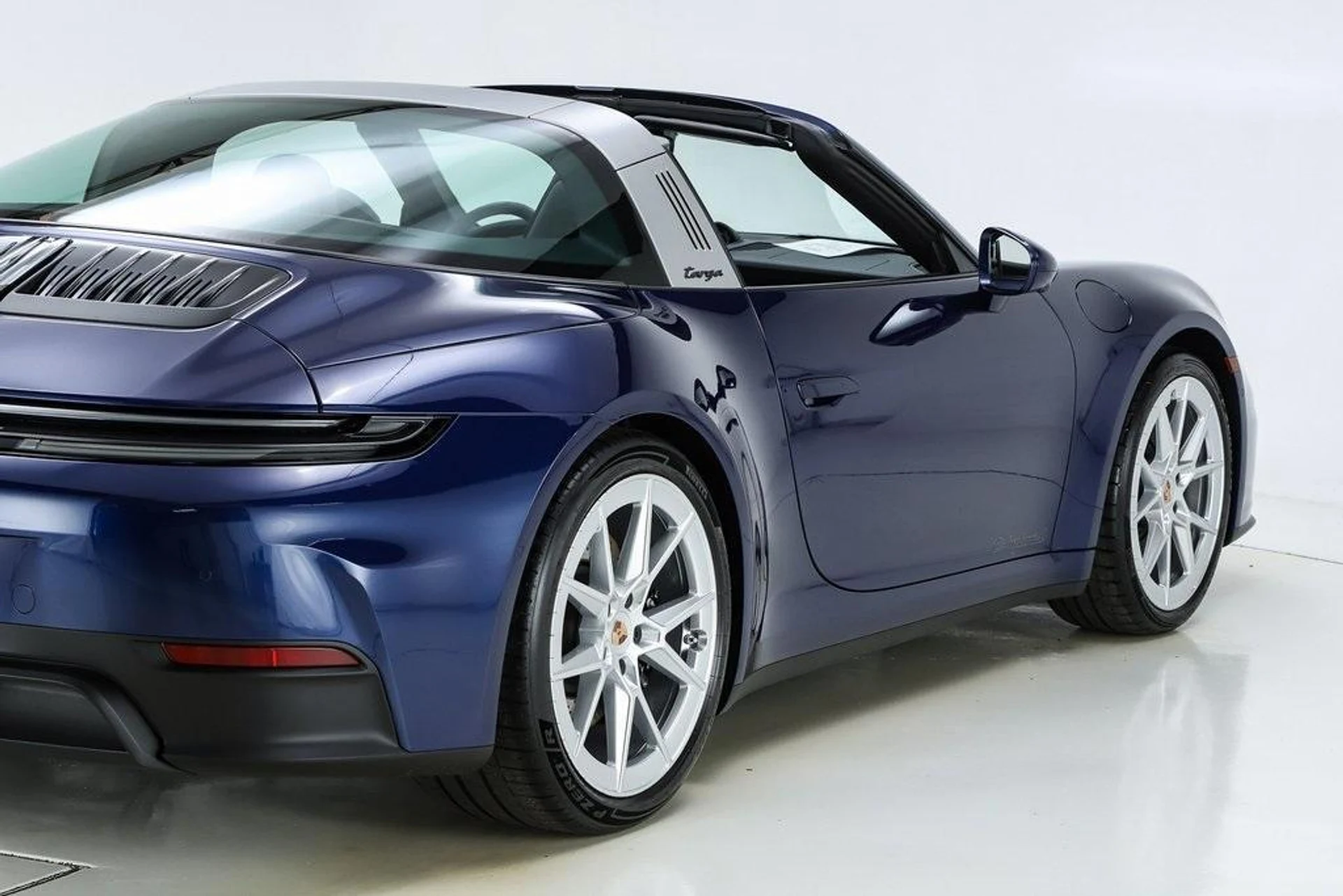 mph019_3594306770_r_A_Ej6_T_Ep_Fdpp3_Fh_QE_Pk4a6_D2s_Yg_3881d69b91