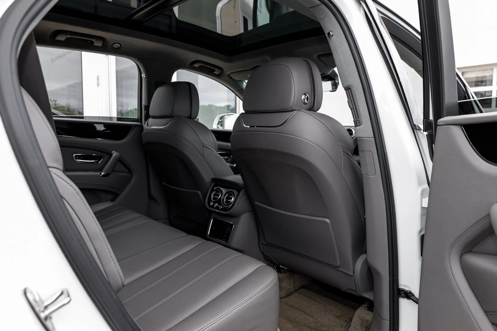 mph019_3595707322_c6ae39892a79619c31790b6eed230f36x_08a097846e