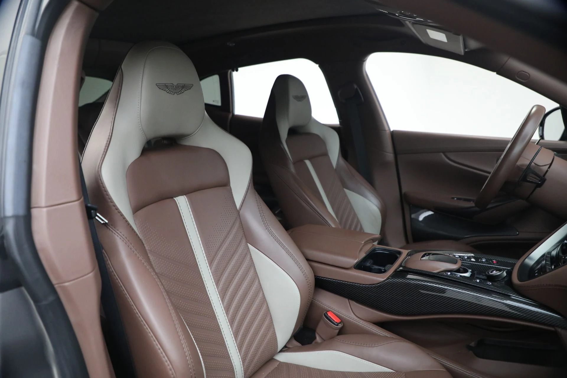 mph019_3599555312_Used_2023_Aston_Martin_DBX_707_1773406329_9ba0f48f59