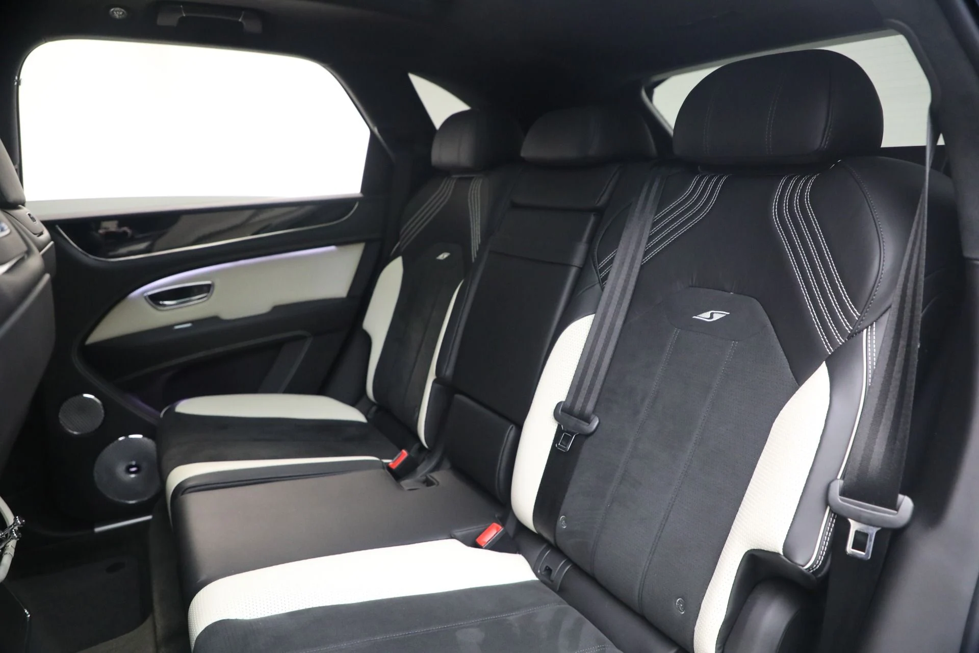 mph019_3601837053_Used_2023_Bentley_Bentayga_S_V8_1764971299_61db8179c9