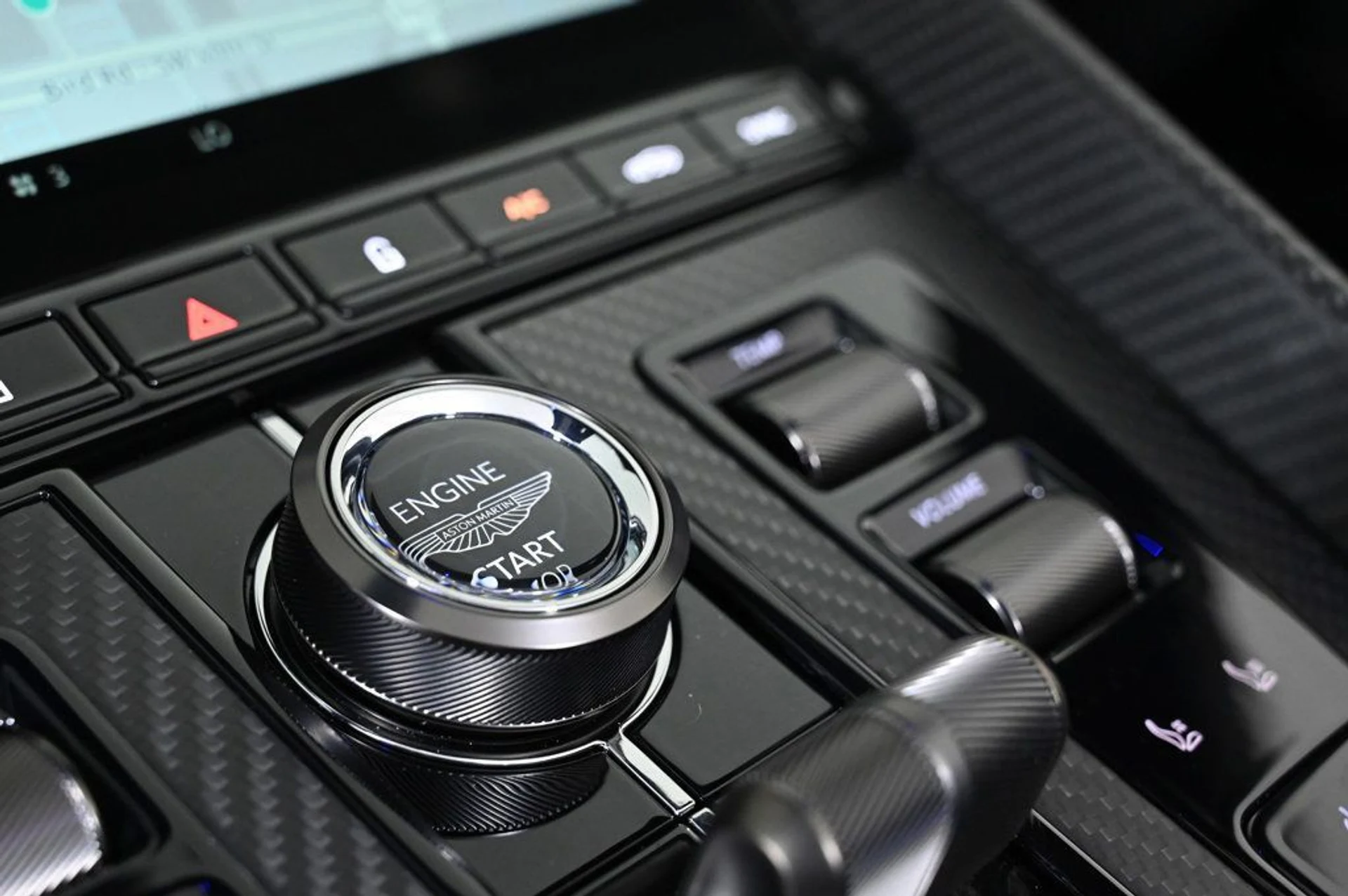 mph019_360557994_new_2026_aston_martin_db12_volante_11350_22900946_20_1024_6f6adbff2e