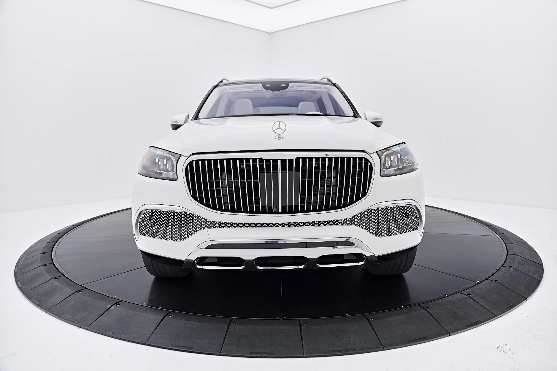 mph019_3607616240_Used_2023_Mercedes_Benz_GLS_Maybach_GLS_600_1789174504_07f849d468
