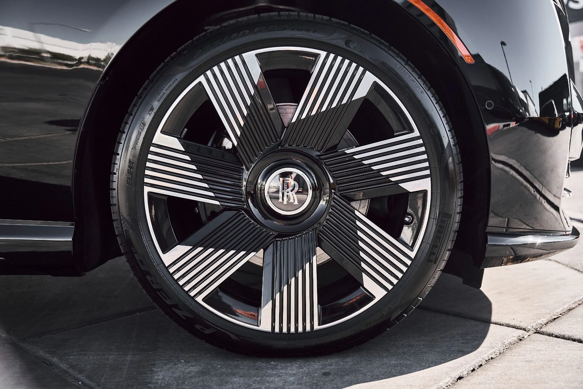 mph019_3613500033_Used_2025_Rolls_Royce_Spectre_Base_1775246497_1509458cb8